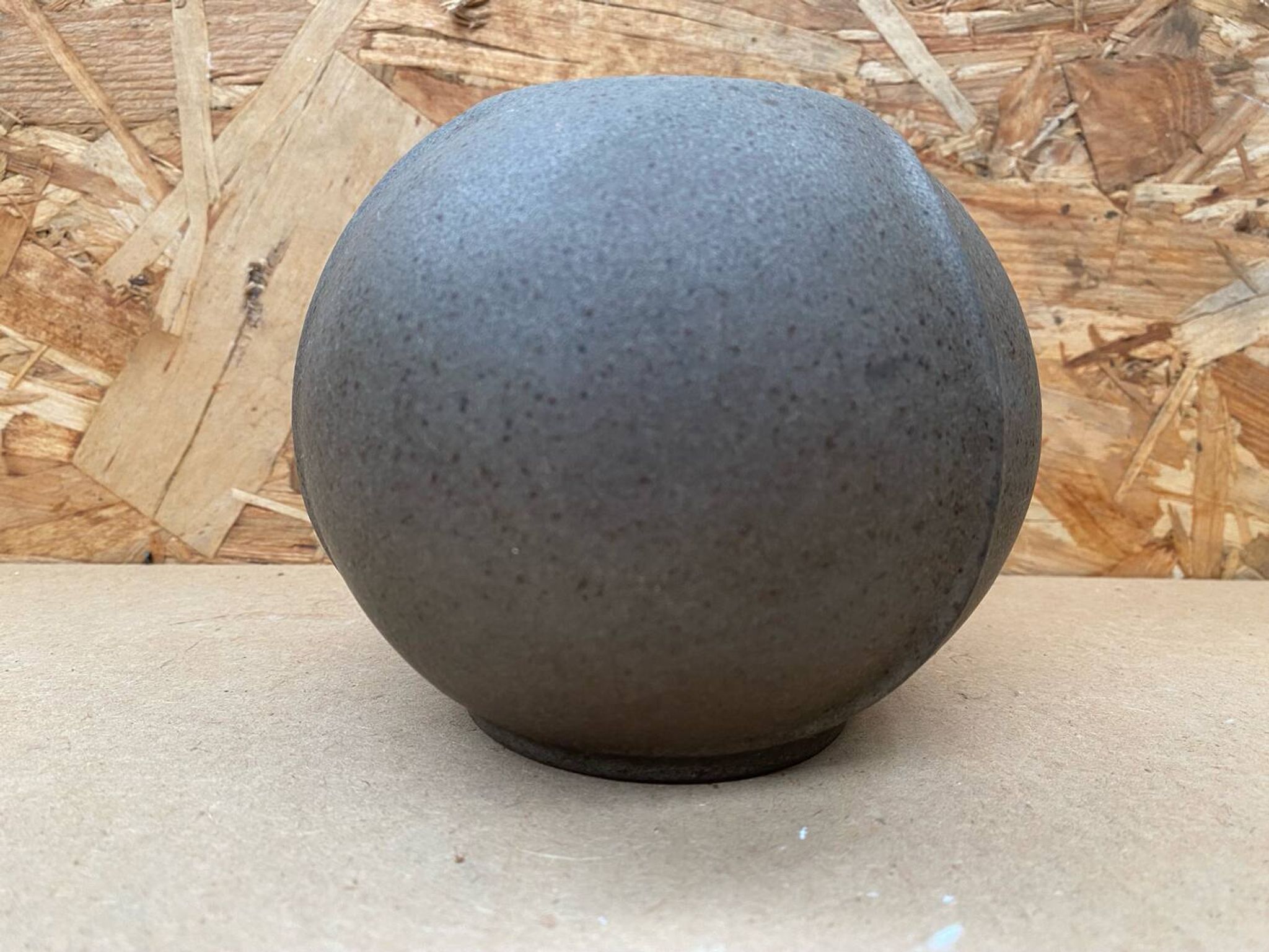 Ancien vase boule céramique grise vintage