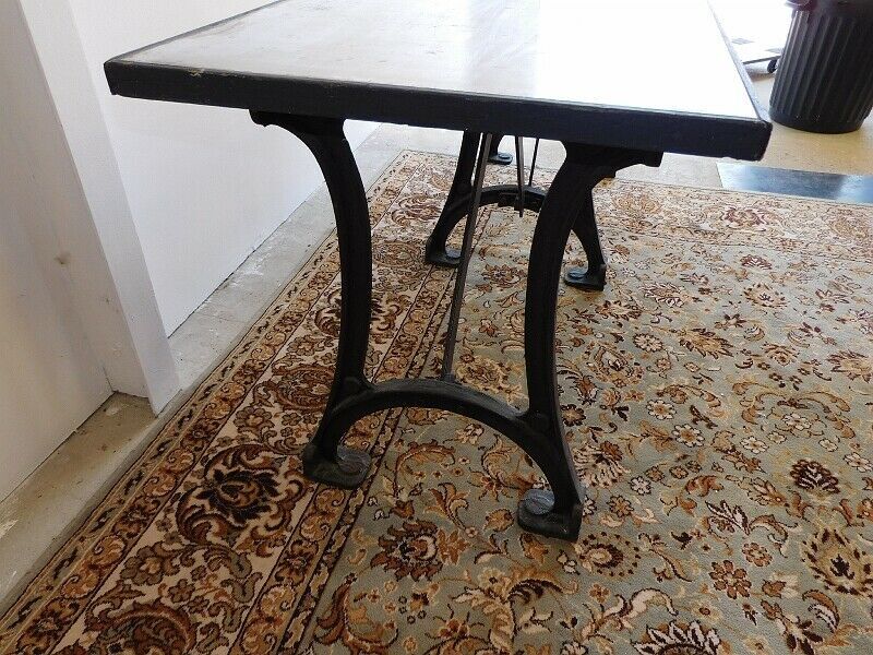 Table cast foot and zinc tray