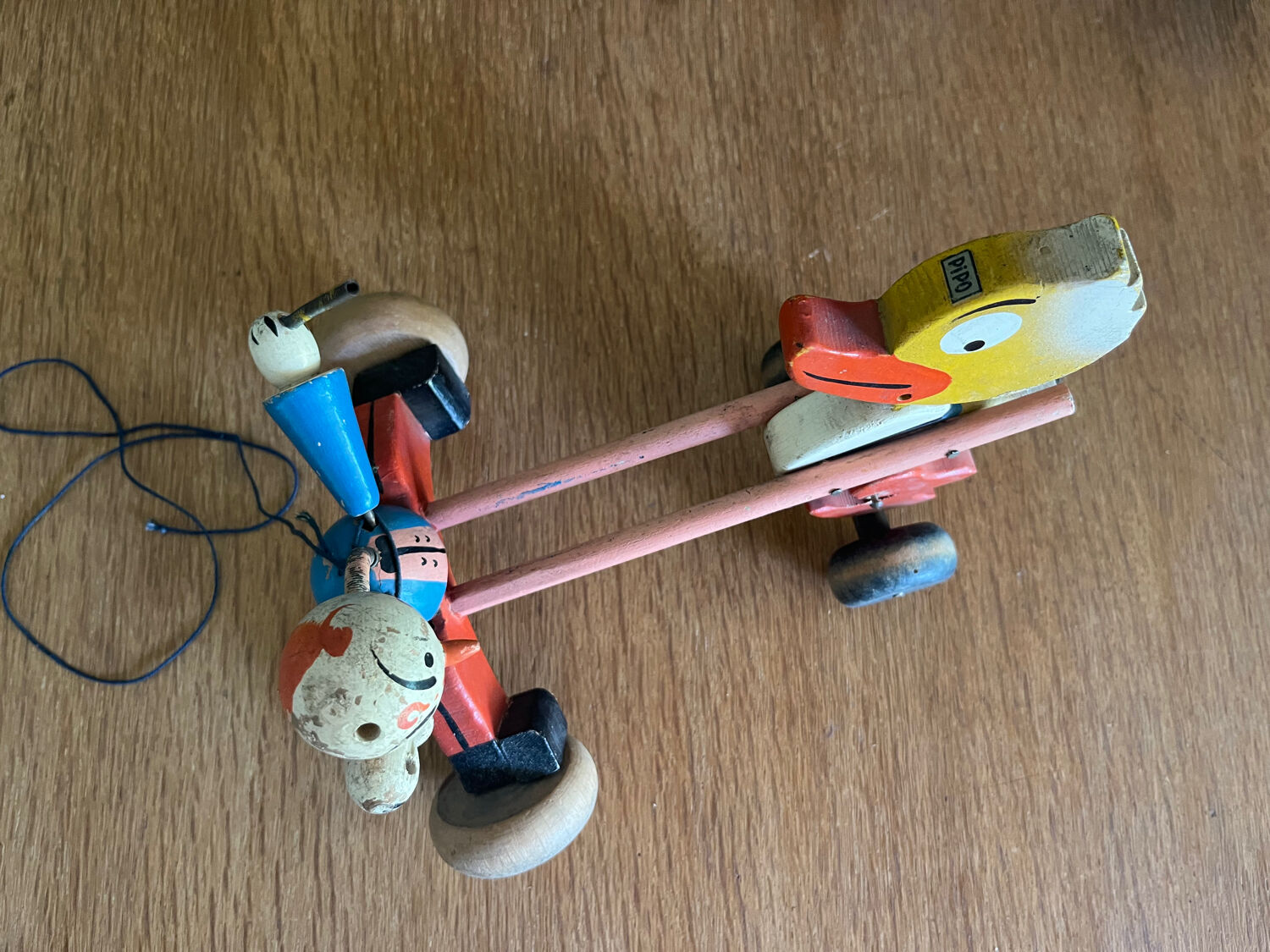 Pipo pull-along toy