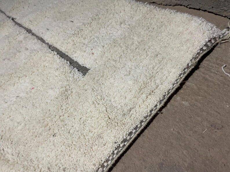 Handmade pure wool carpet, Moroccan artisan, size 1.5/2.5 m.