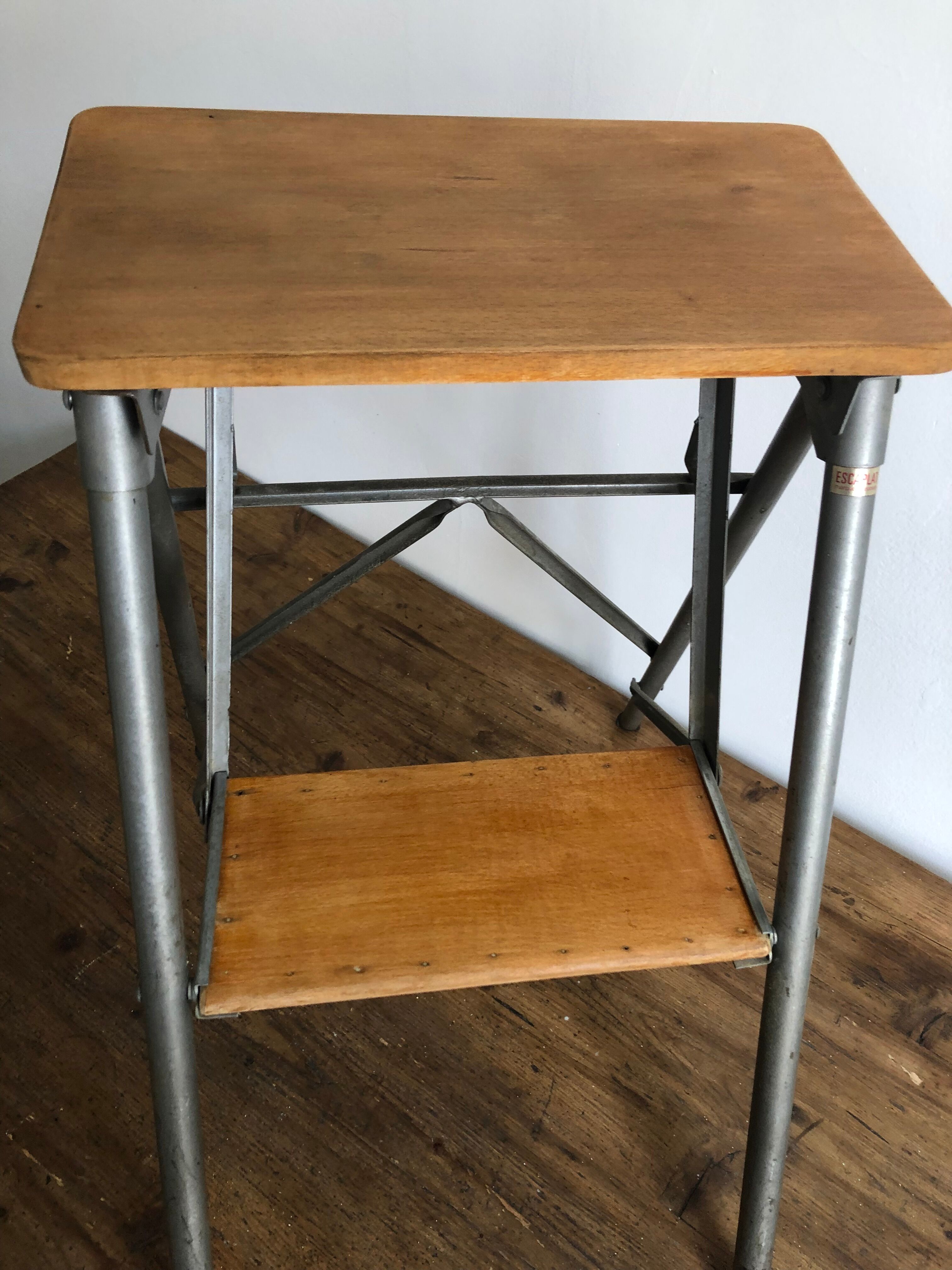 Stepladder, folding step