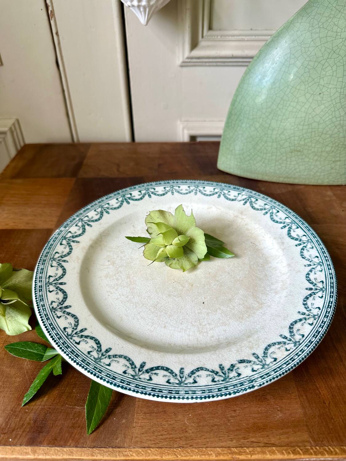 Small round dish on foot