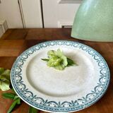 Small round dish on foot