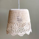 Beige crochet suspension