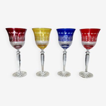 Série de 4 verres à vin en cristal de couleur