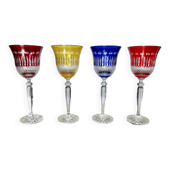 Série de 4 verres à vin en cristal de couleur