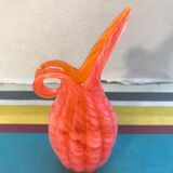 Ancien pichet Murano en verre soufflé rose avec une anse vintage