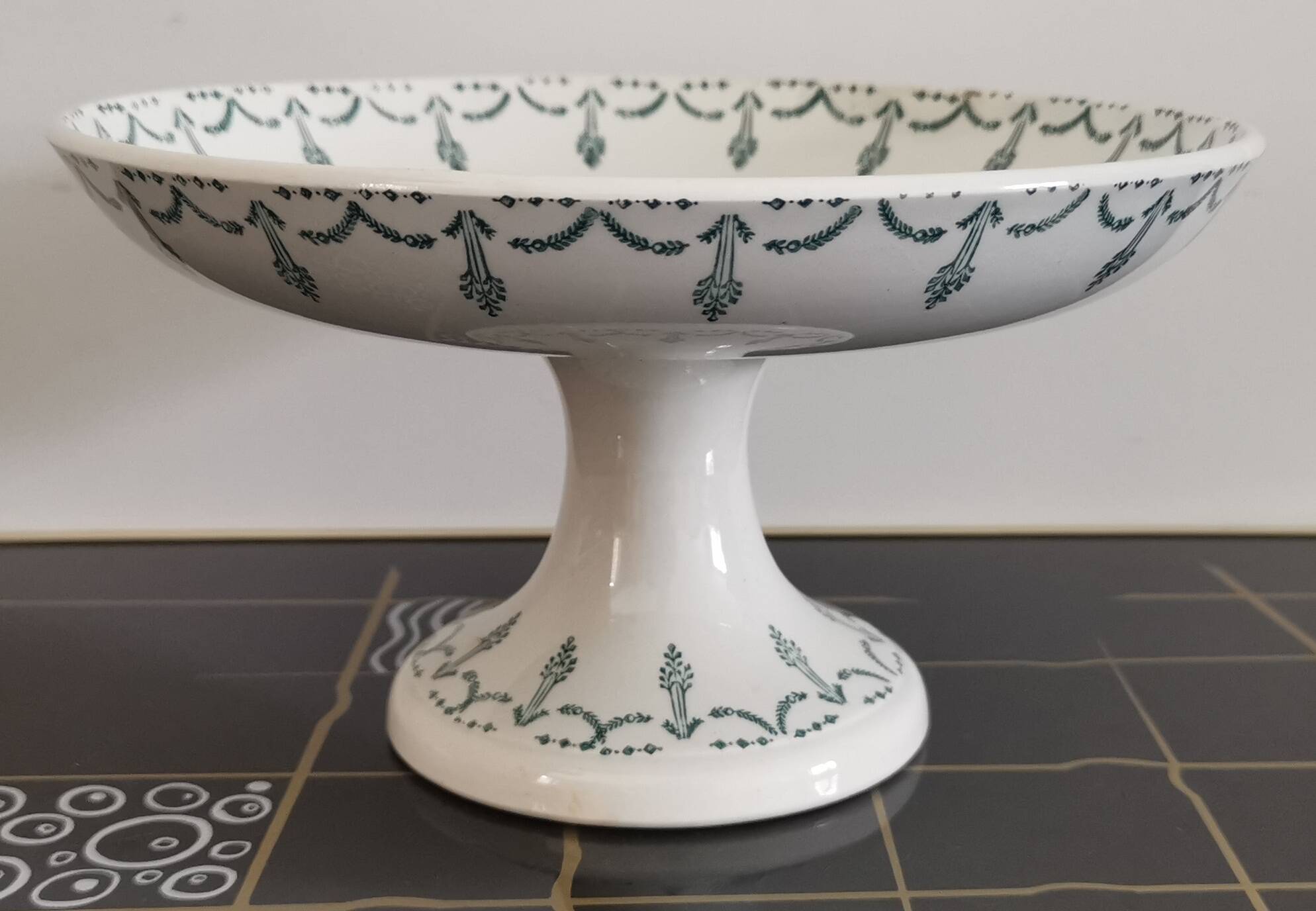 Old Gien iron earth compote bowl with green garland 1900-1930