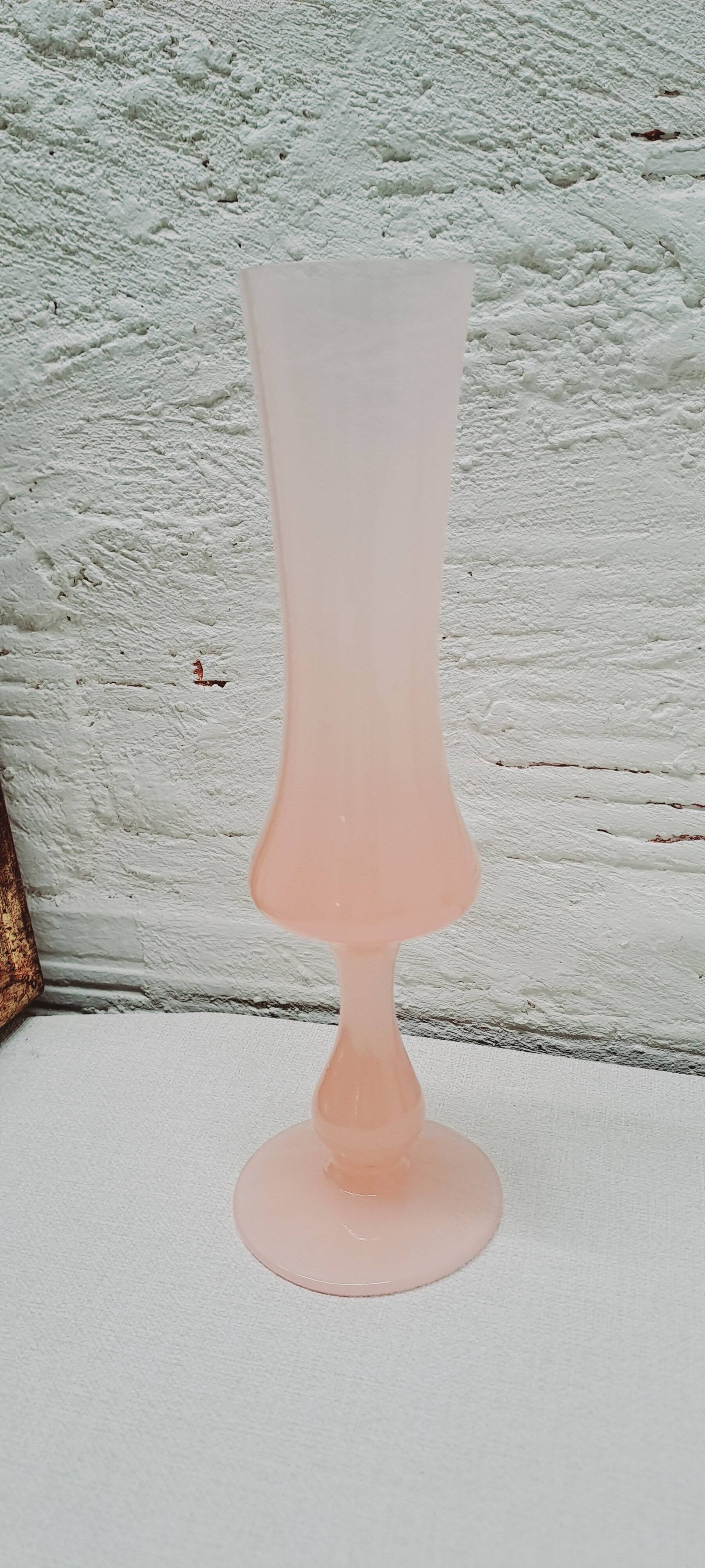 Vase opaline rose poudré
