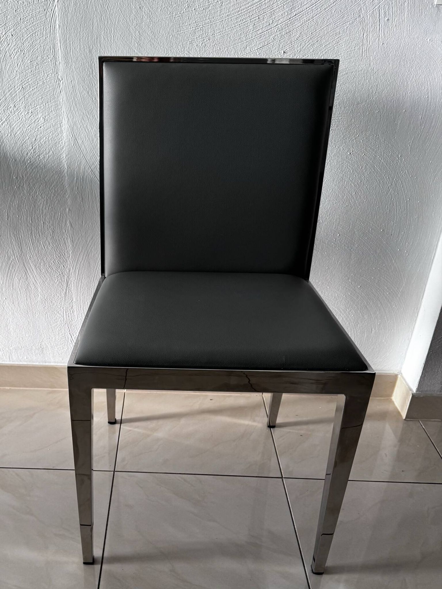 Lot 4 chaises cuir par baakal & ross