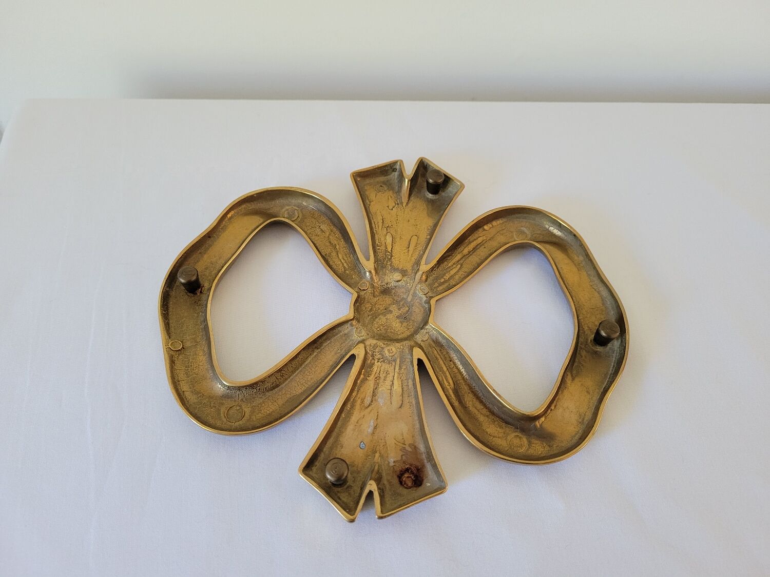 Brass ribbon bottom
