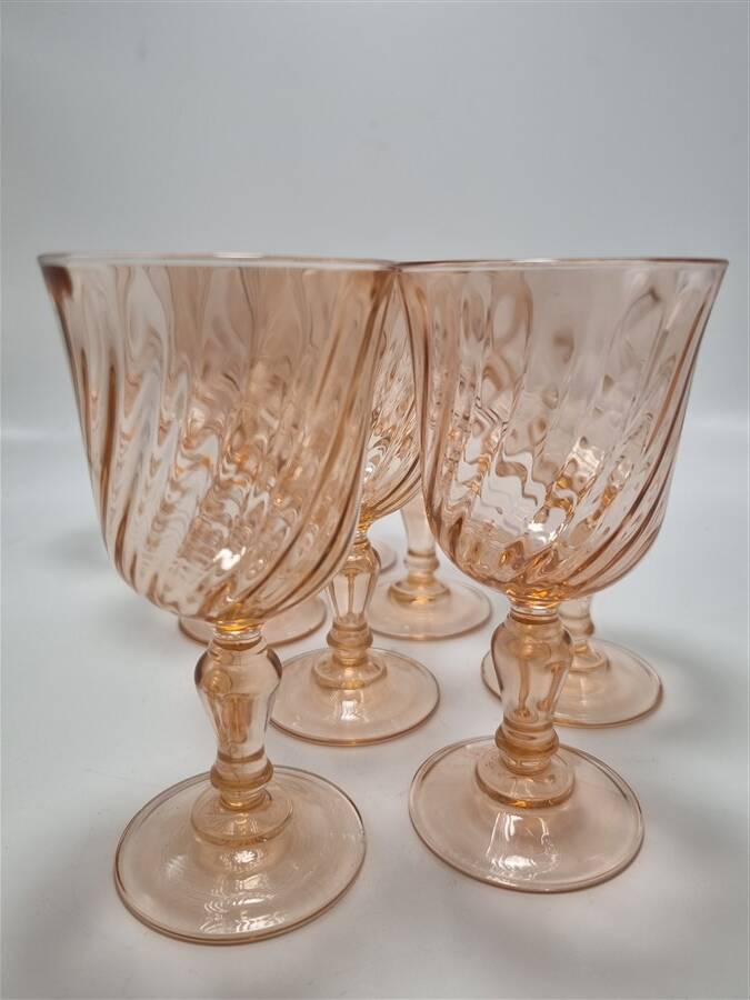 Set of 8 small Rosaline stemmed glasses