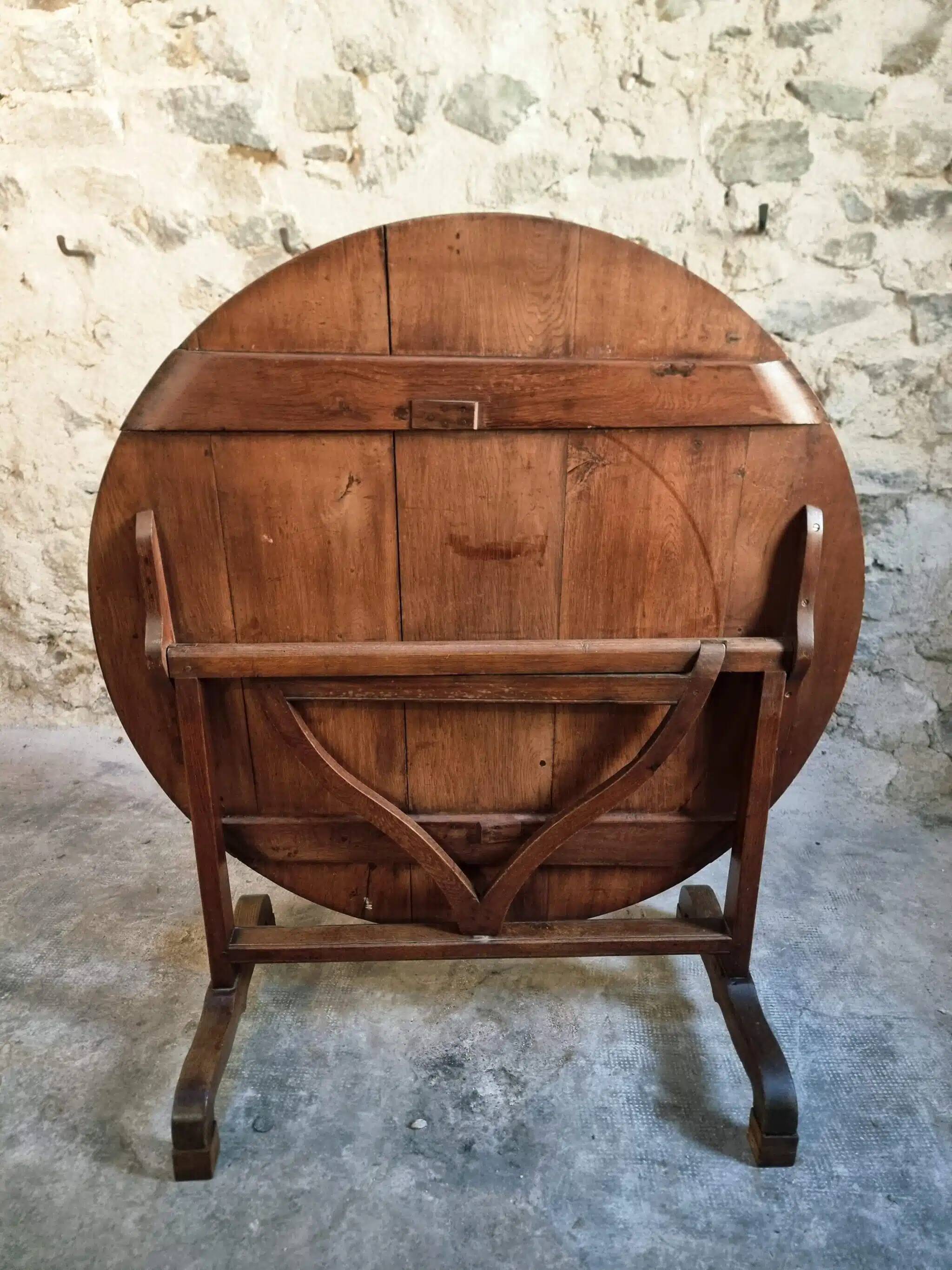 Antique French oak wine table – Loire region – Tilting top – 107 cm diameter