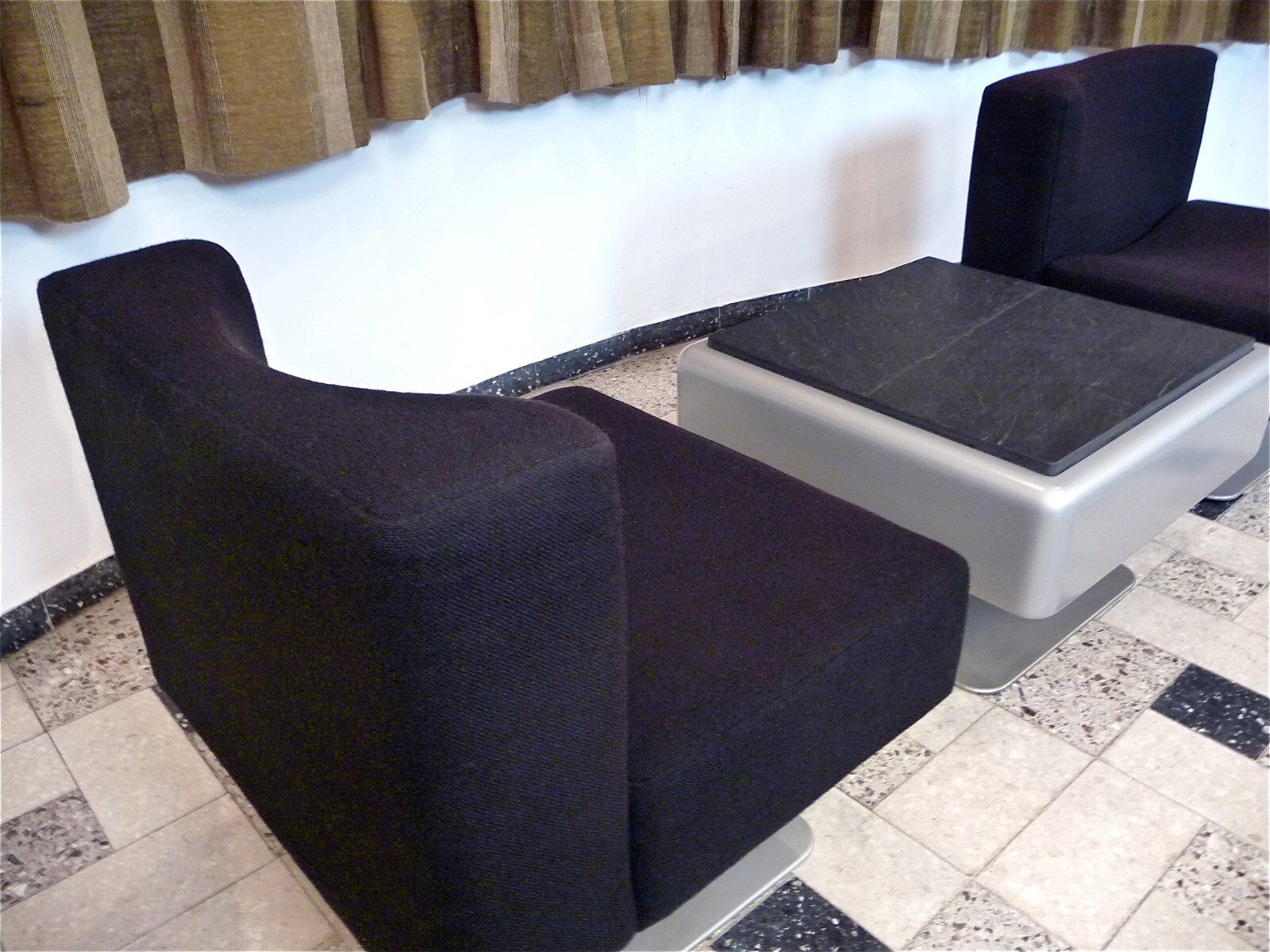 Chaises longues System 350 et table d'appoint par Herbert Hirche pour Mauser, 1974, ensemble de 3