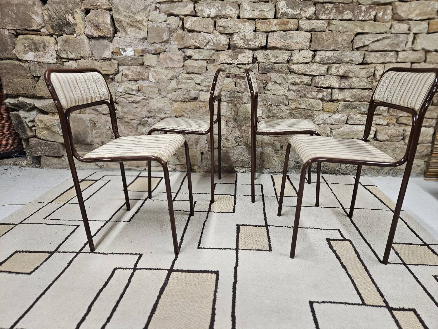 Set of 4 vintage stackable chairs 1980