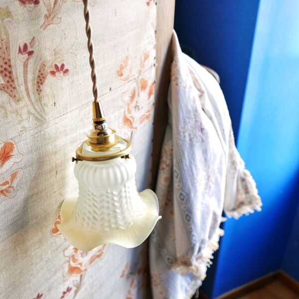 Lampe baladeuse tulipe juponnée a basque jaune