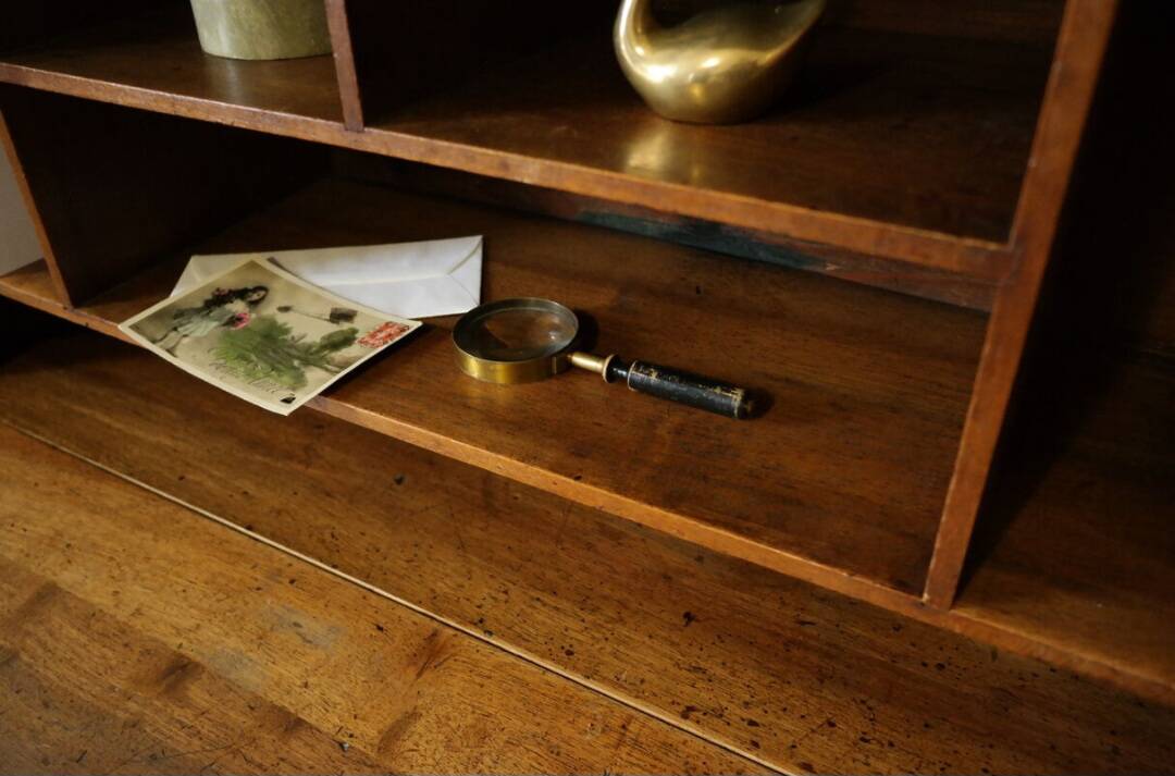 Secrétaire trieur à pente en noyer