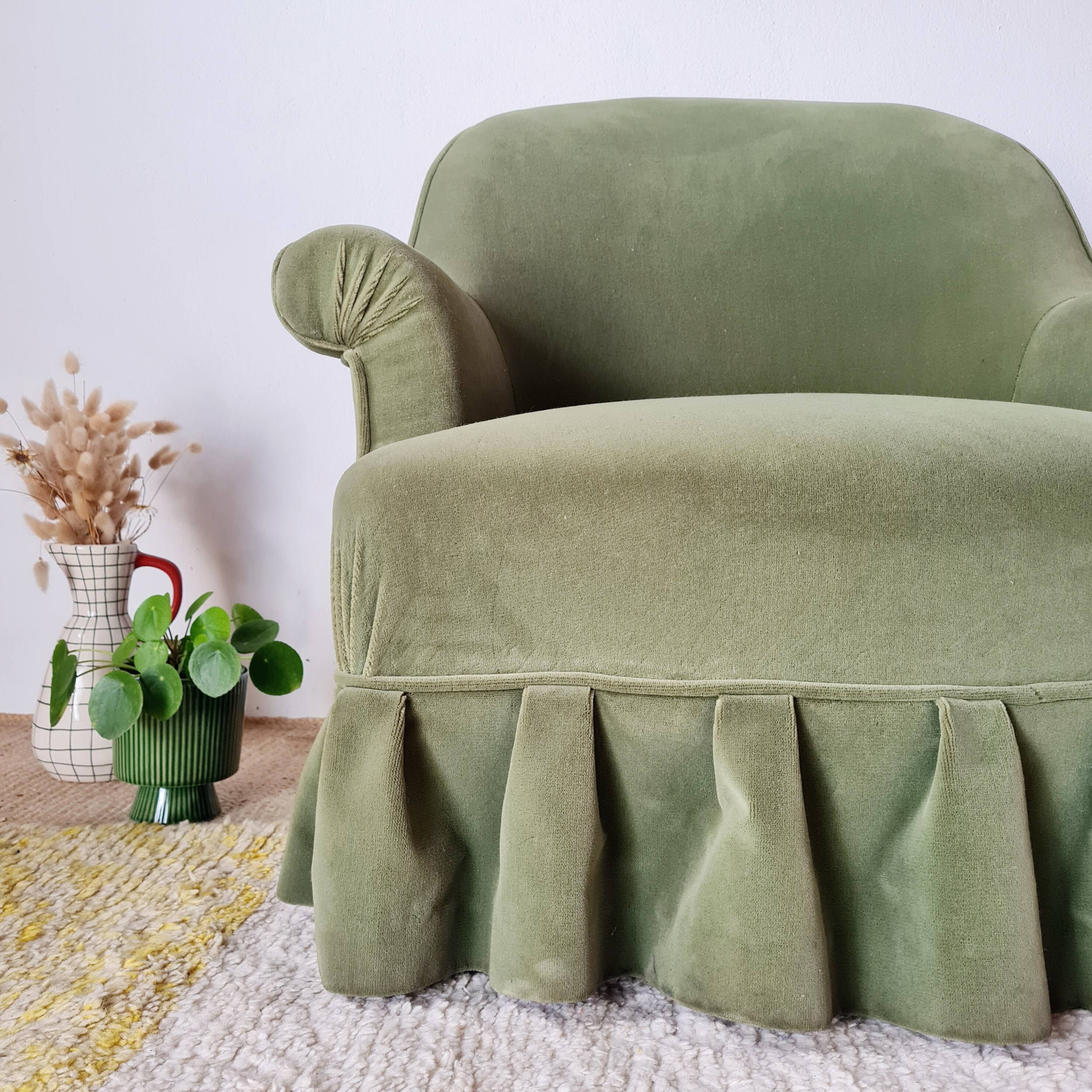 Antique crapaud armchair - green velvet