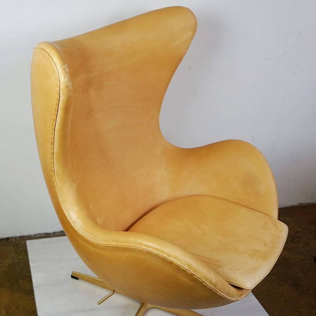 Leather Egg Chair by Arne Jacobsen for Fritz Hansen Limited Anniversary Edition