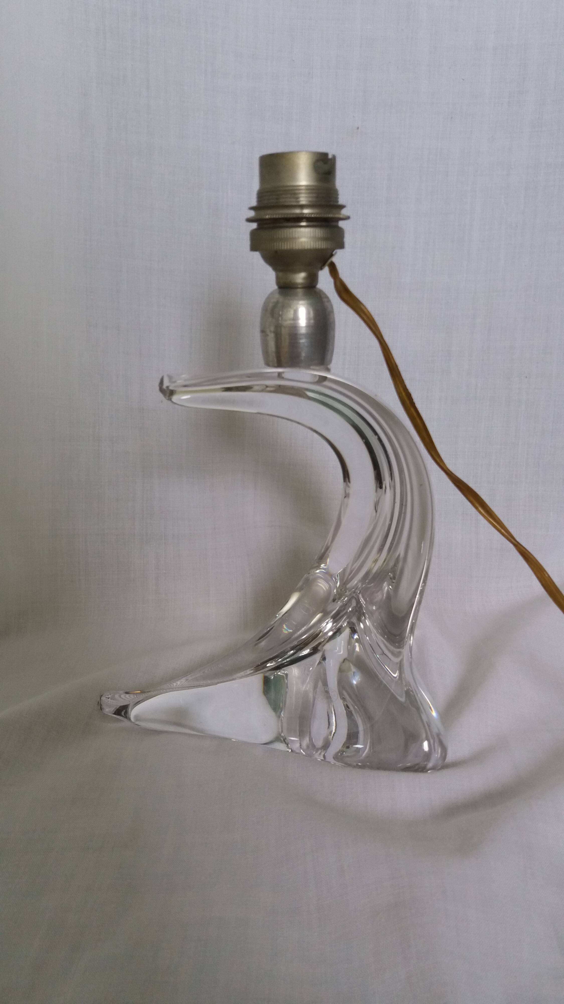 Saint-Louis crystal lamp with a free-form wave base.