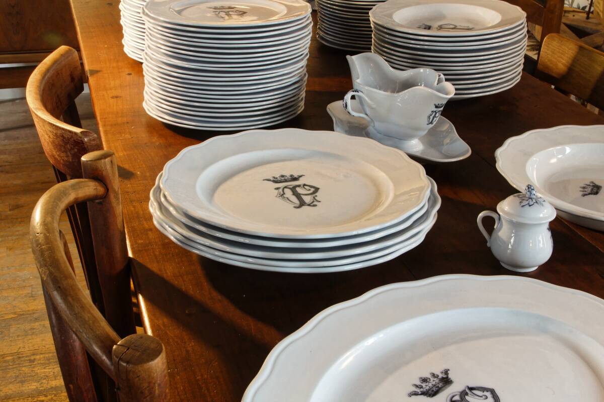English earthenware service, CP monogram, ducal crown, 109 pieces