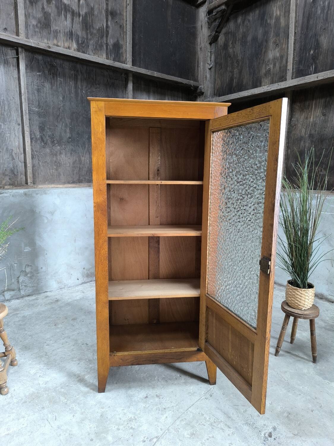 Armoire parisienne vitrée