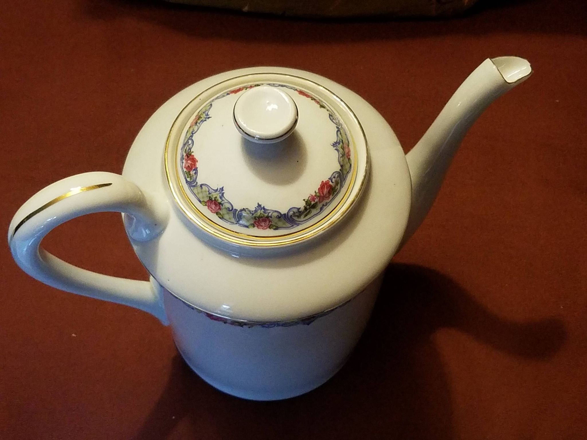 Cafetière ancienne en porcelaine