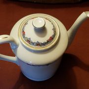 Cafetière ancienne en porcelaine
