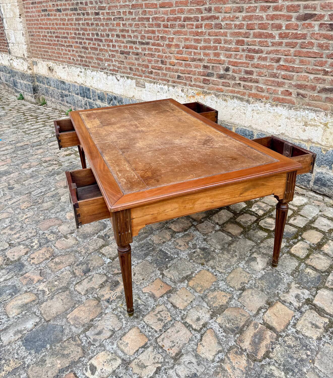 Very large double-sided mahogany desk from the Louis XVI 18th century