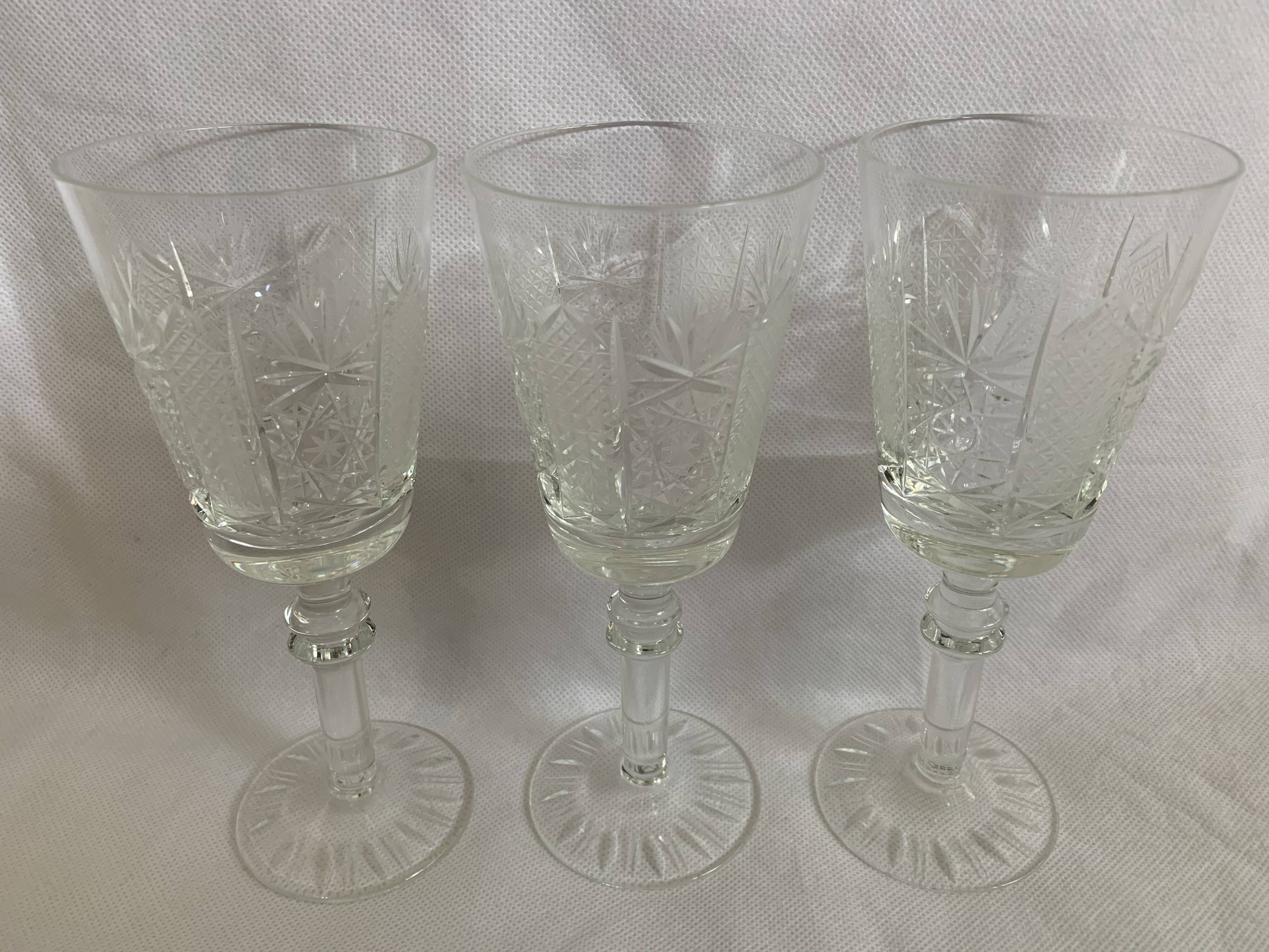 3 Verres en cristal sur pied pour vin blanc