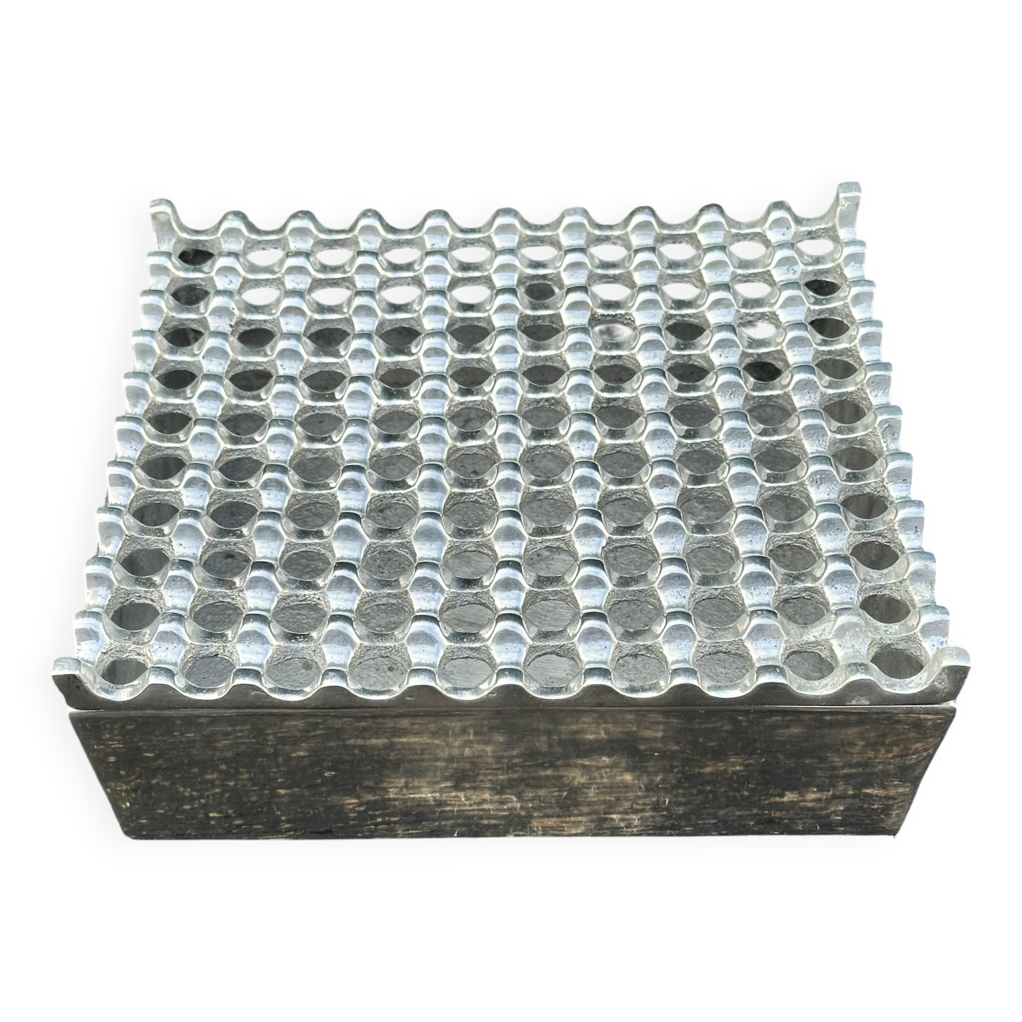 Chrome-plated aluminum ashtray from the 2000s