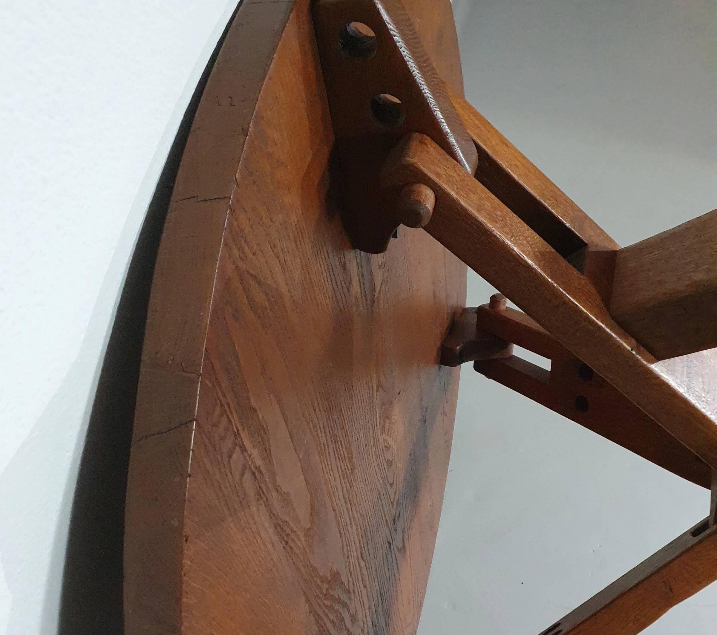 Table basse ronde en chêne, réglable en hauteur, années 1960