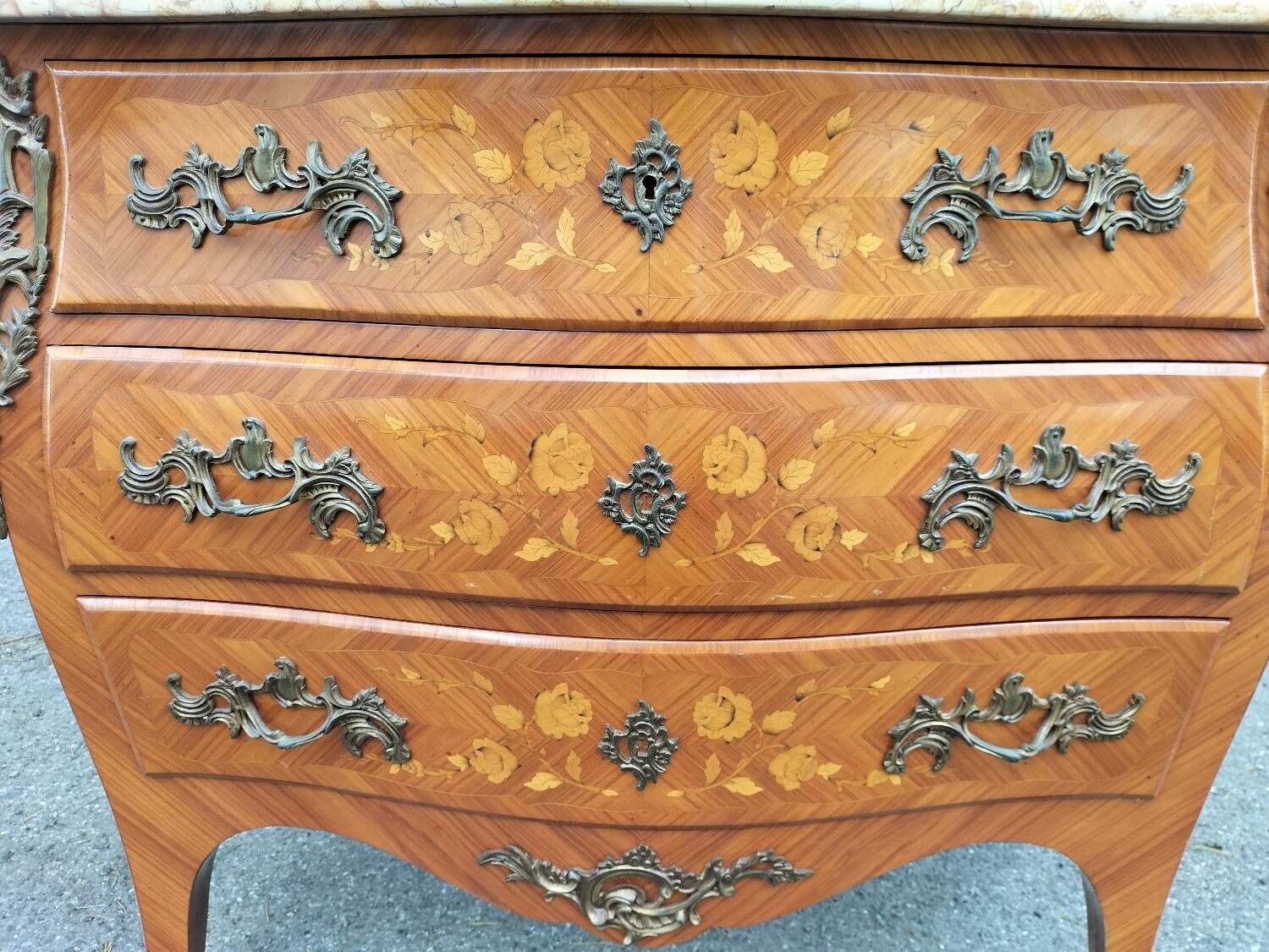 Inlaid chest of drawers