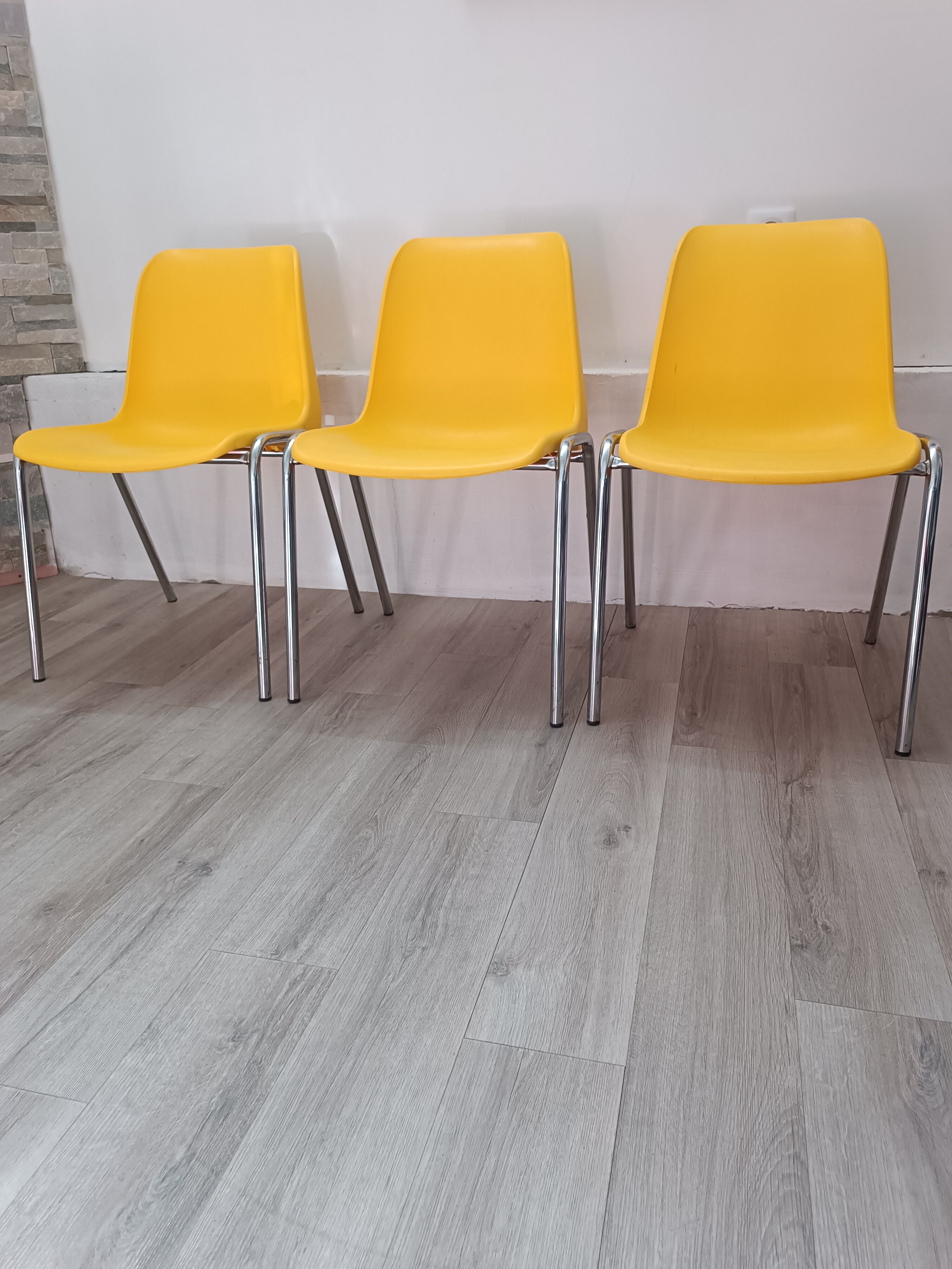 3 chaises Helene par Bericoplast