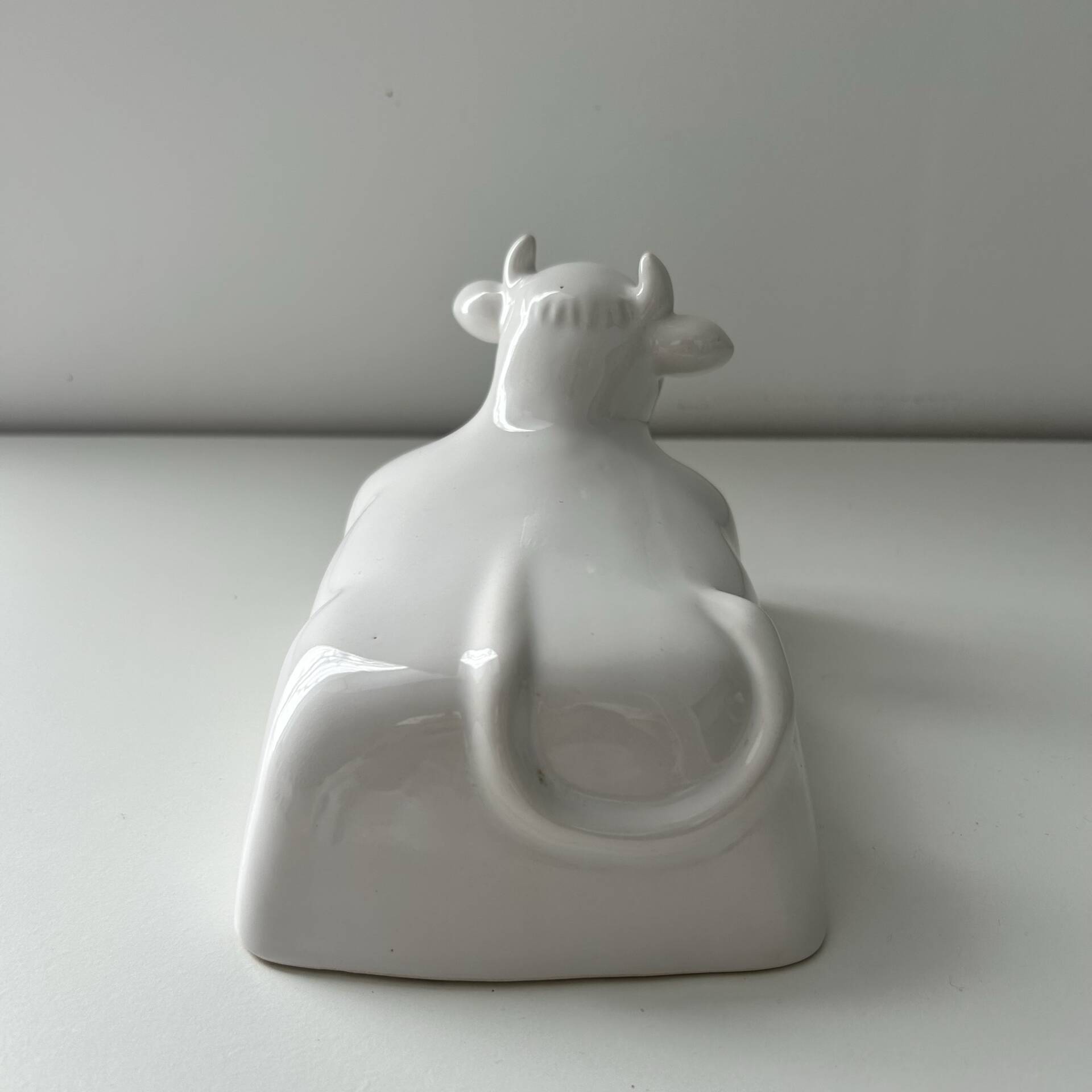 Cloche à beurre en porcelaine