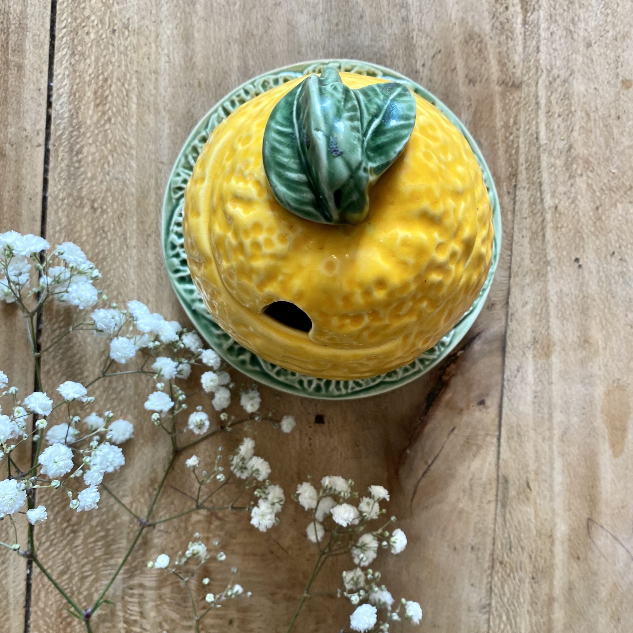 Set of ceramic fruits, a strawberry decanter and two lemon and pineapple jam jars