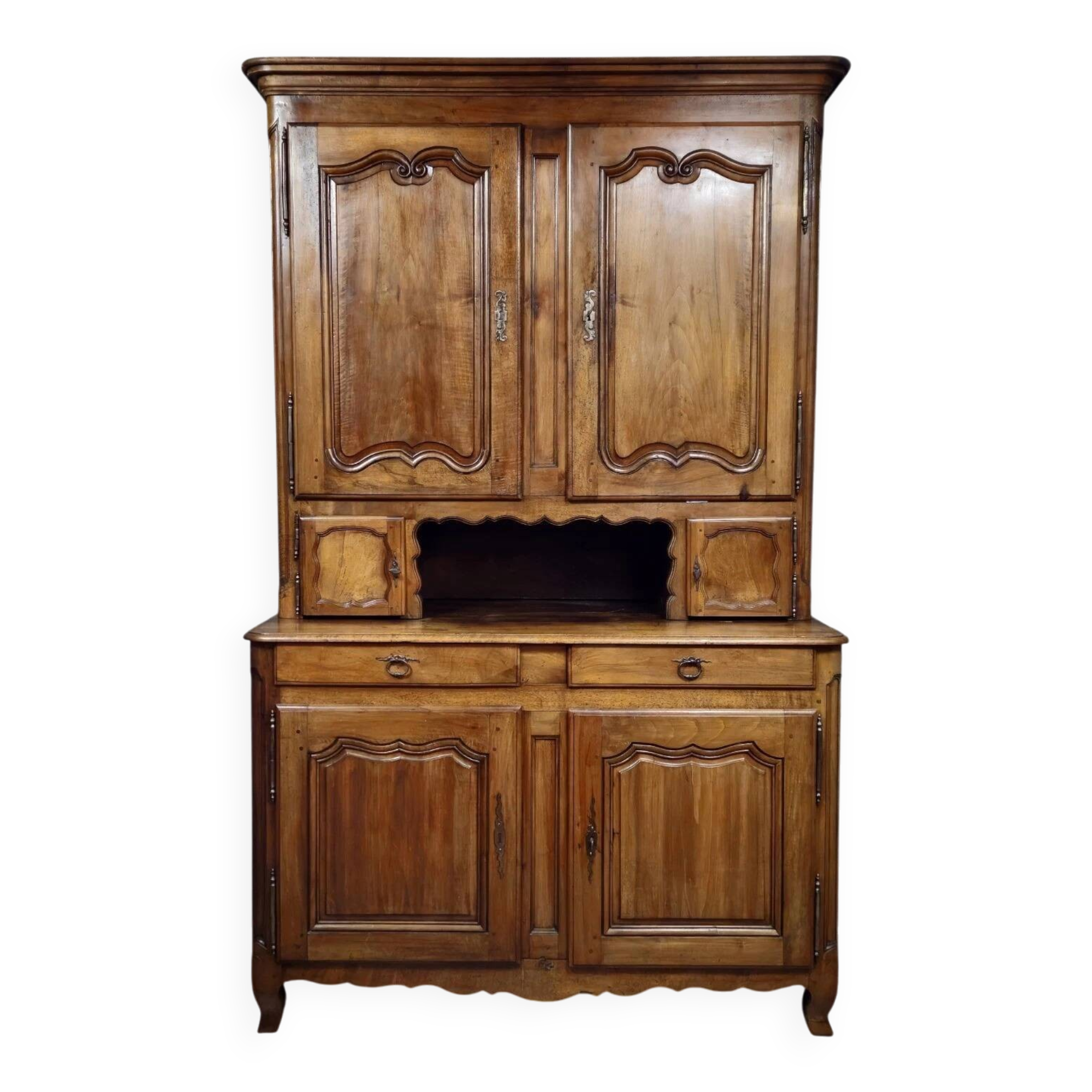 Two-body buffet from the Louis XV period in solid walnut, 18th century.