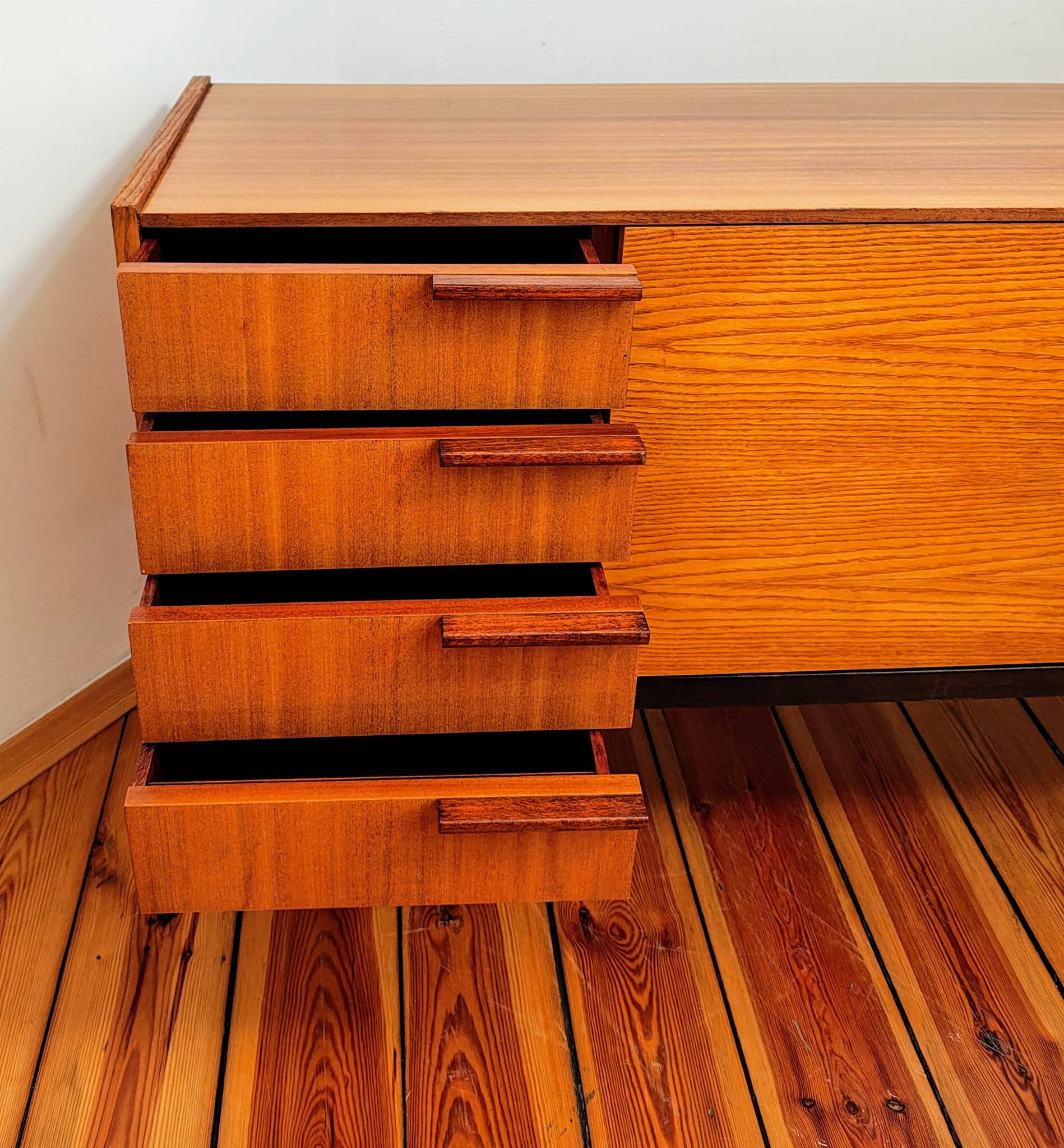 Enfilade par F. Mezuláník pour UP Závody, Tchécoslovaquie 1960