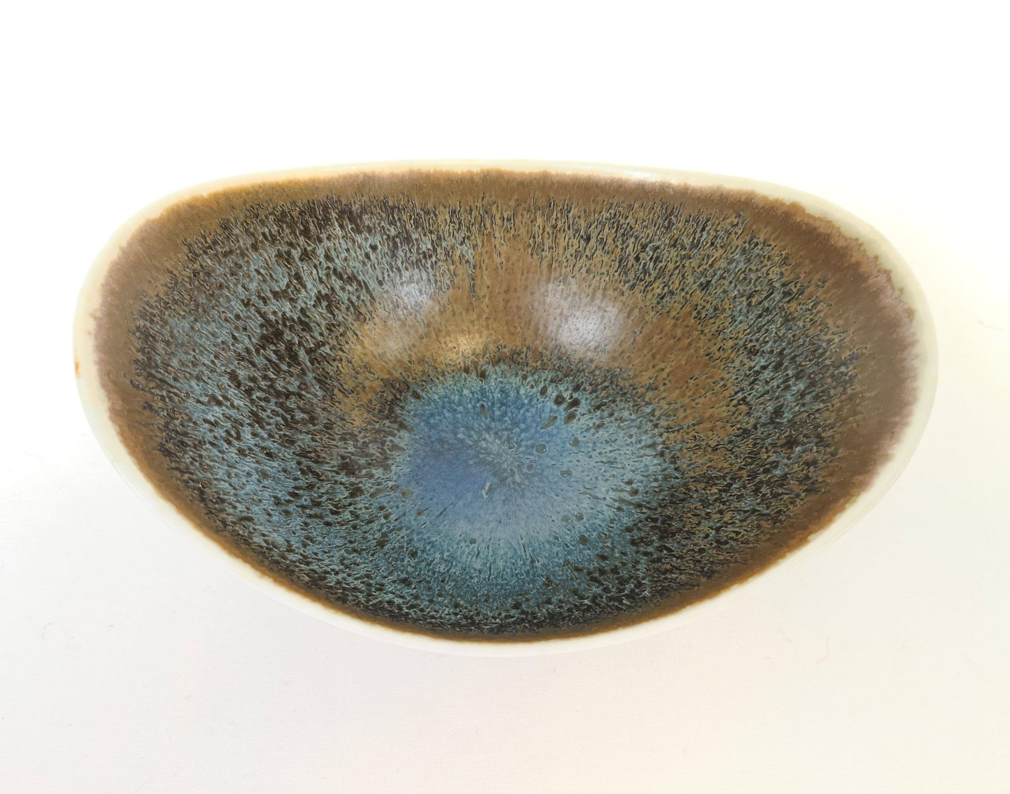 Mid-century pair of bowls by Rörstrand Sweden by Gunnar Nylund, 1950s.