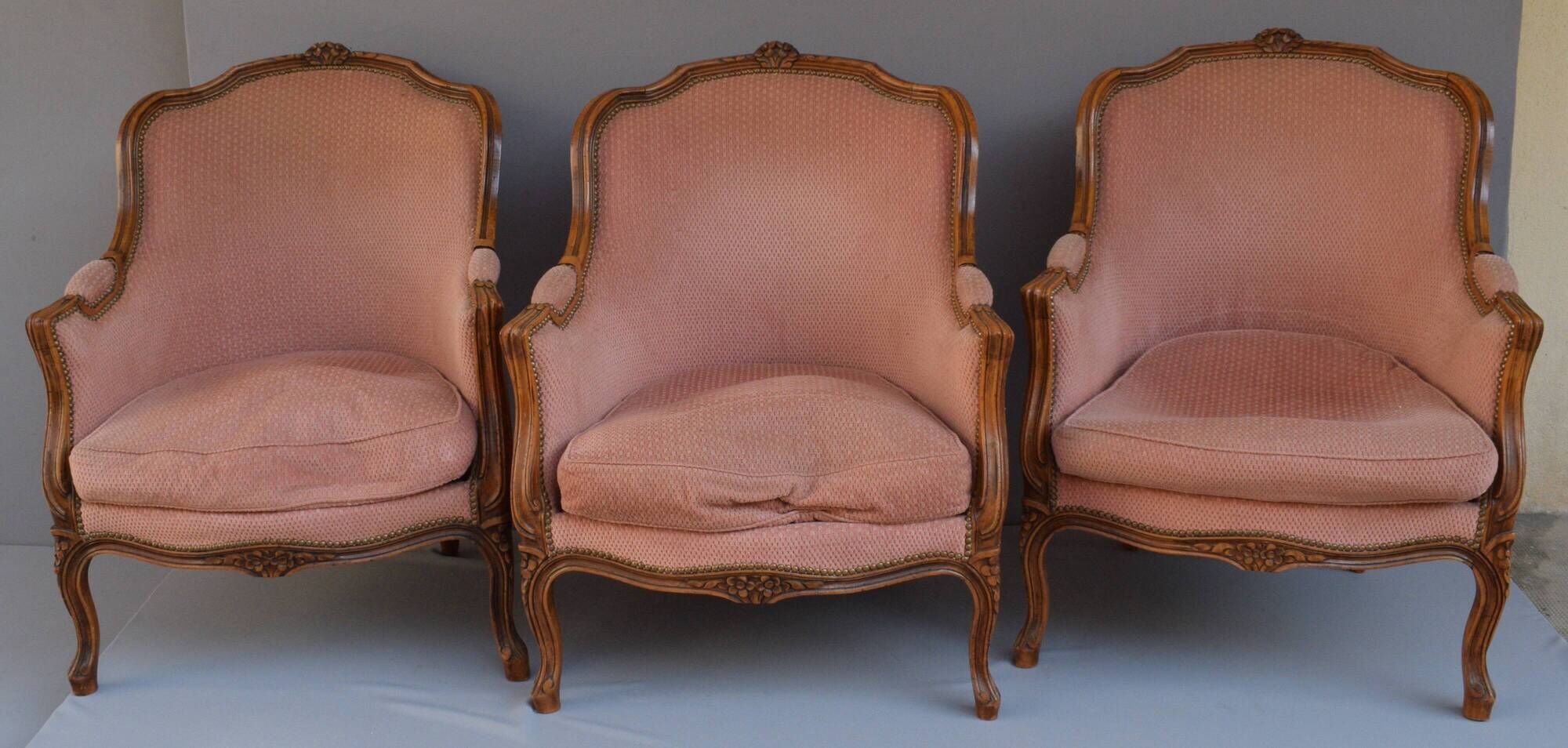 Ensemble de 3 larges bergères de style Louis XV en bois naturel