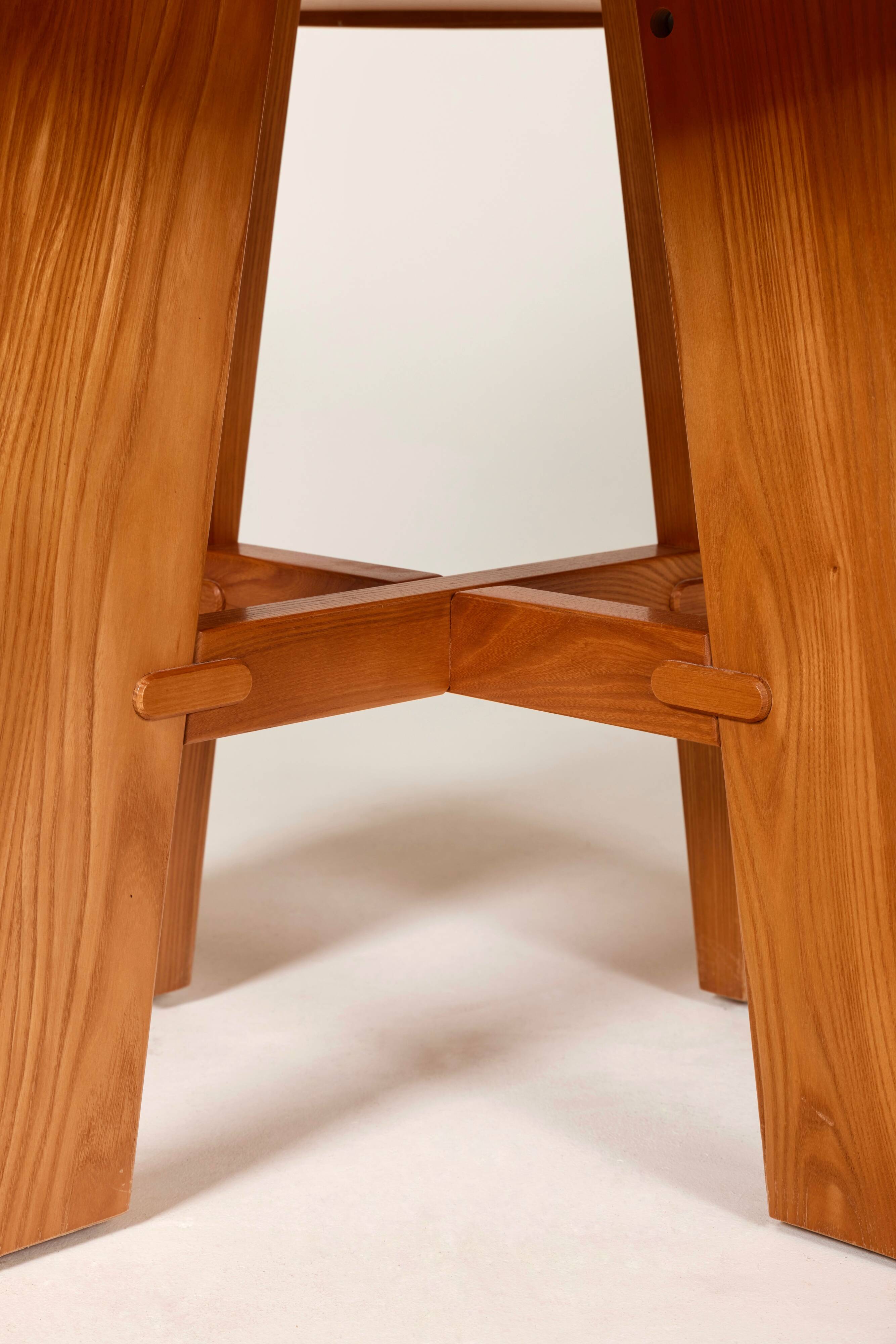 Table  de salle à manger en orme, 1970s
