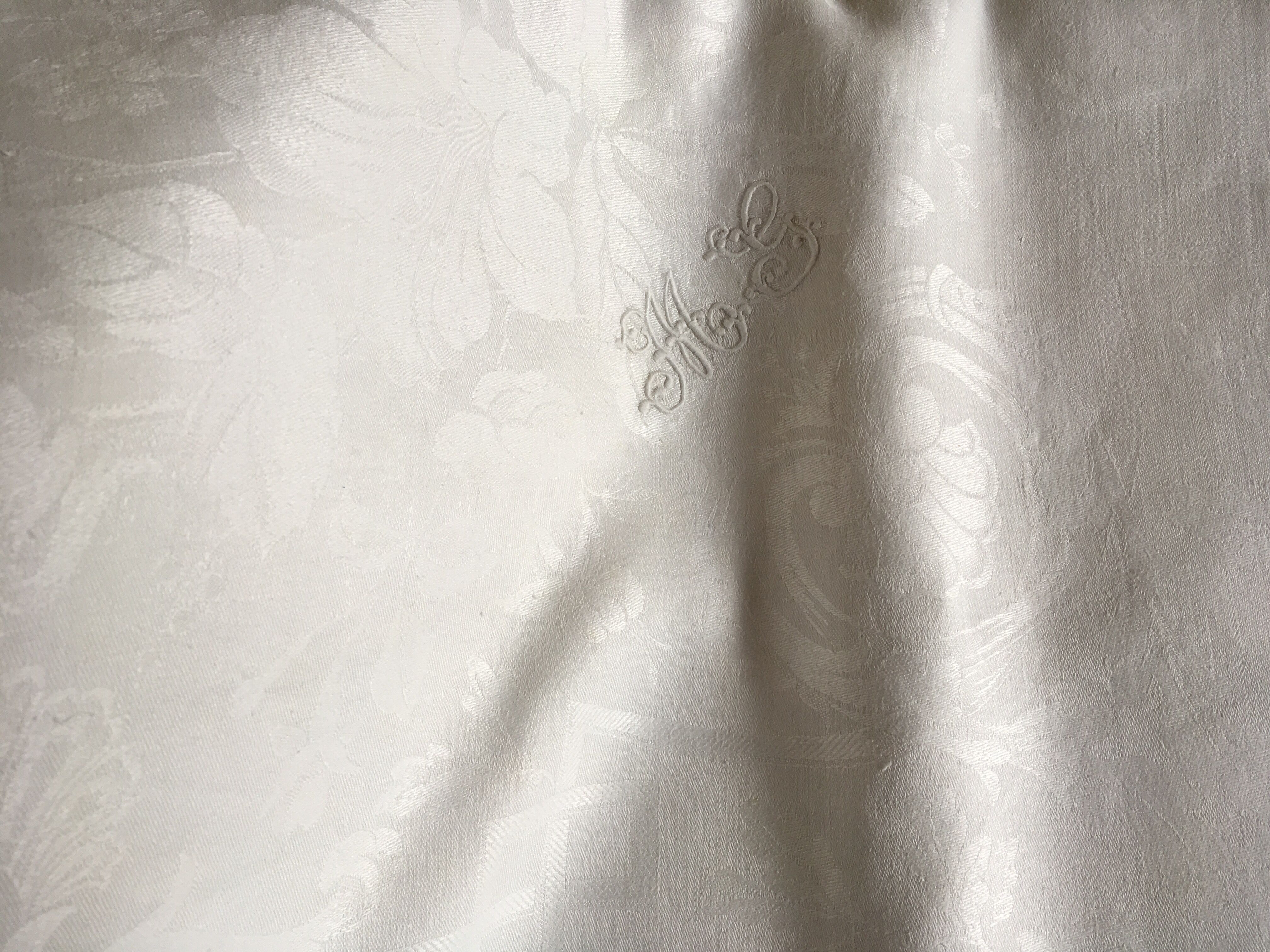 Silky linen damask slick early 20th length 3m