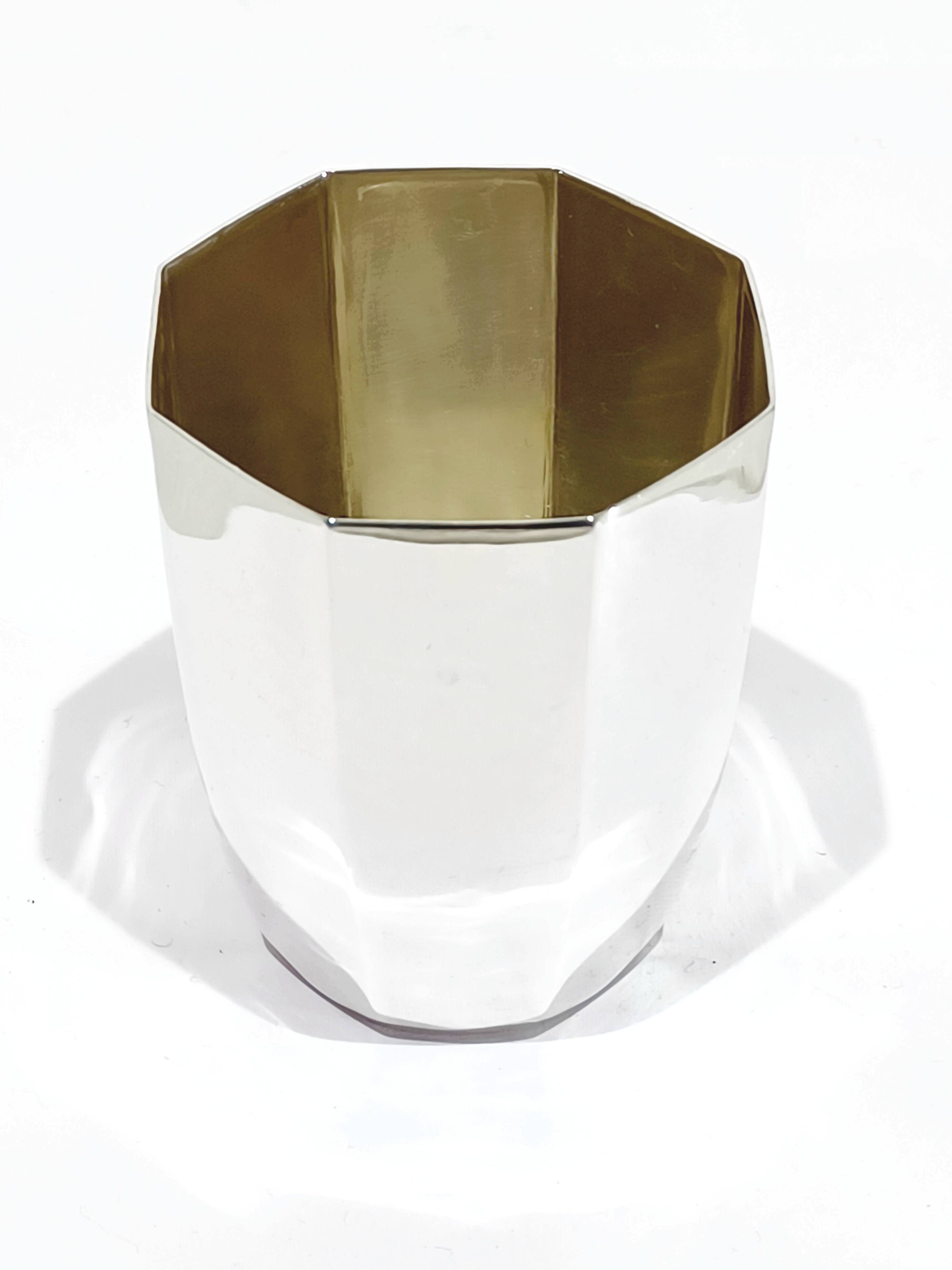 Timbale en argent massif à pans coupés