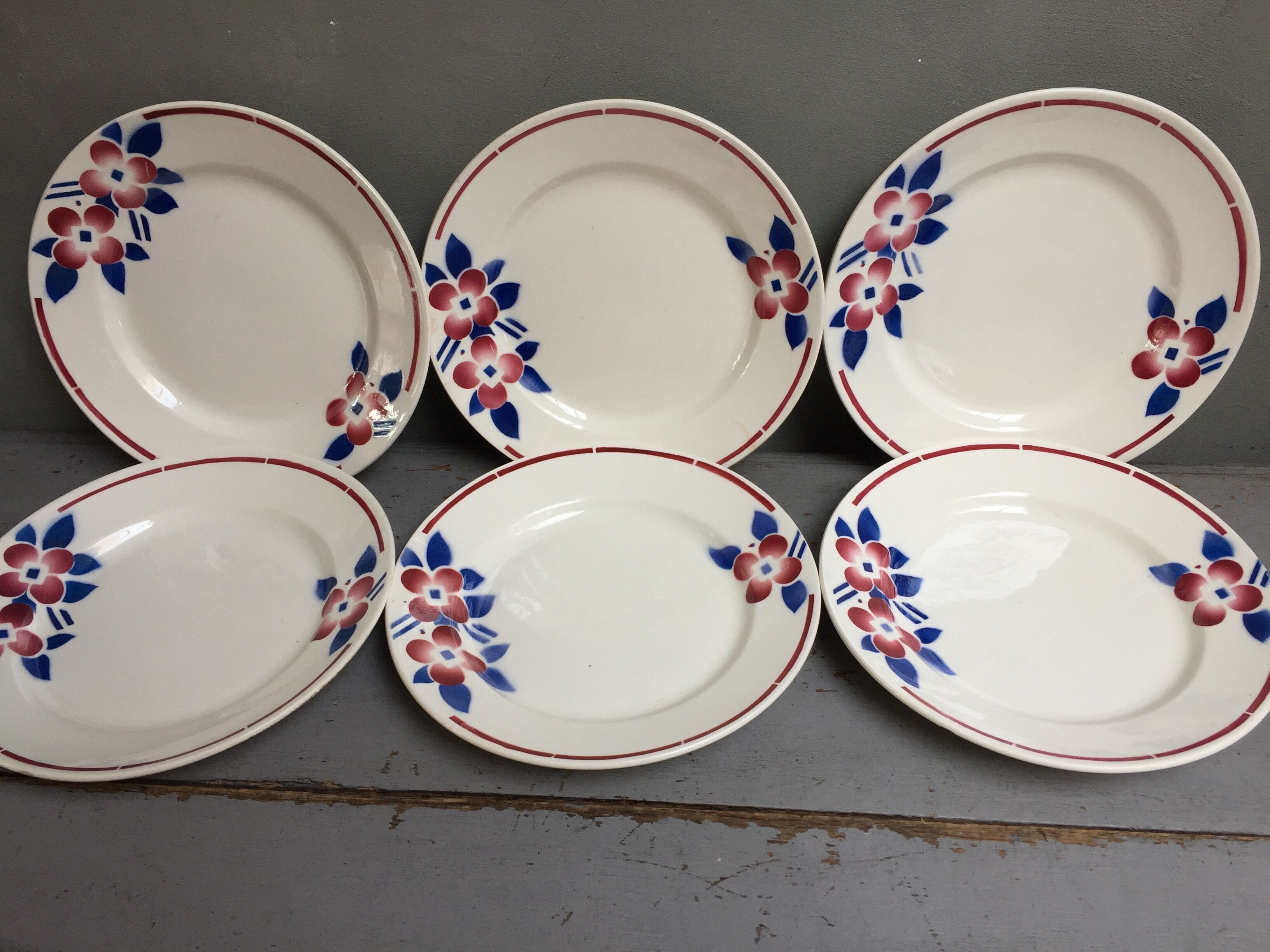 6 flat plates of St Amand
