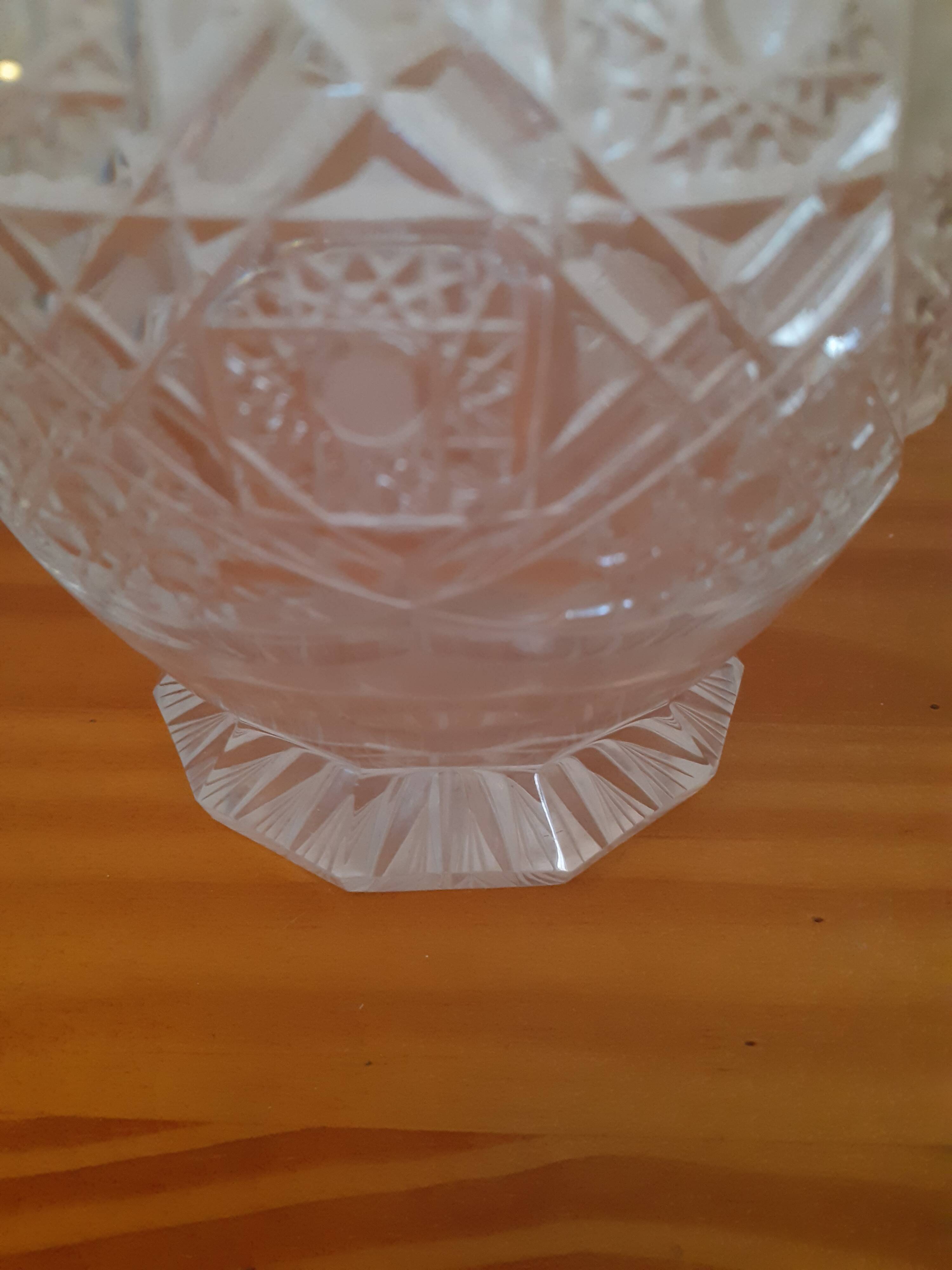 Carafe en cristal taillé de bohème, très beau bouchon