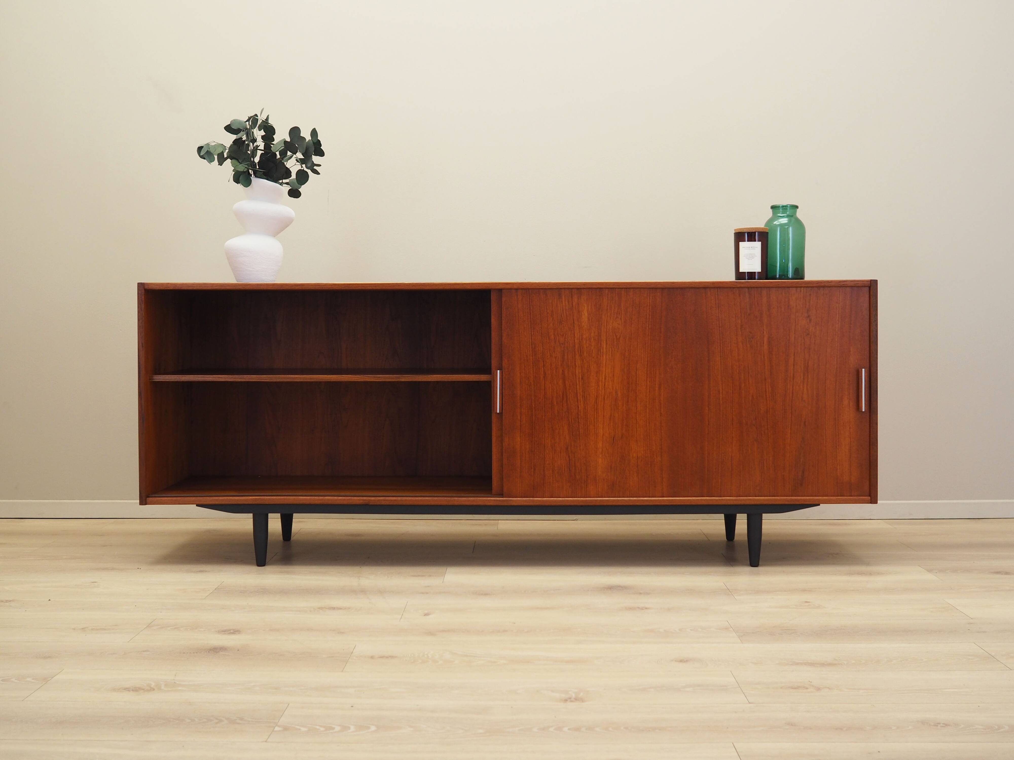 Buffet en teck, design danois, années 1970, production : Danemark