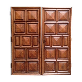 Pair of doors in Walnut