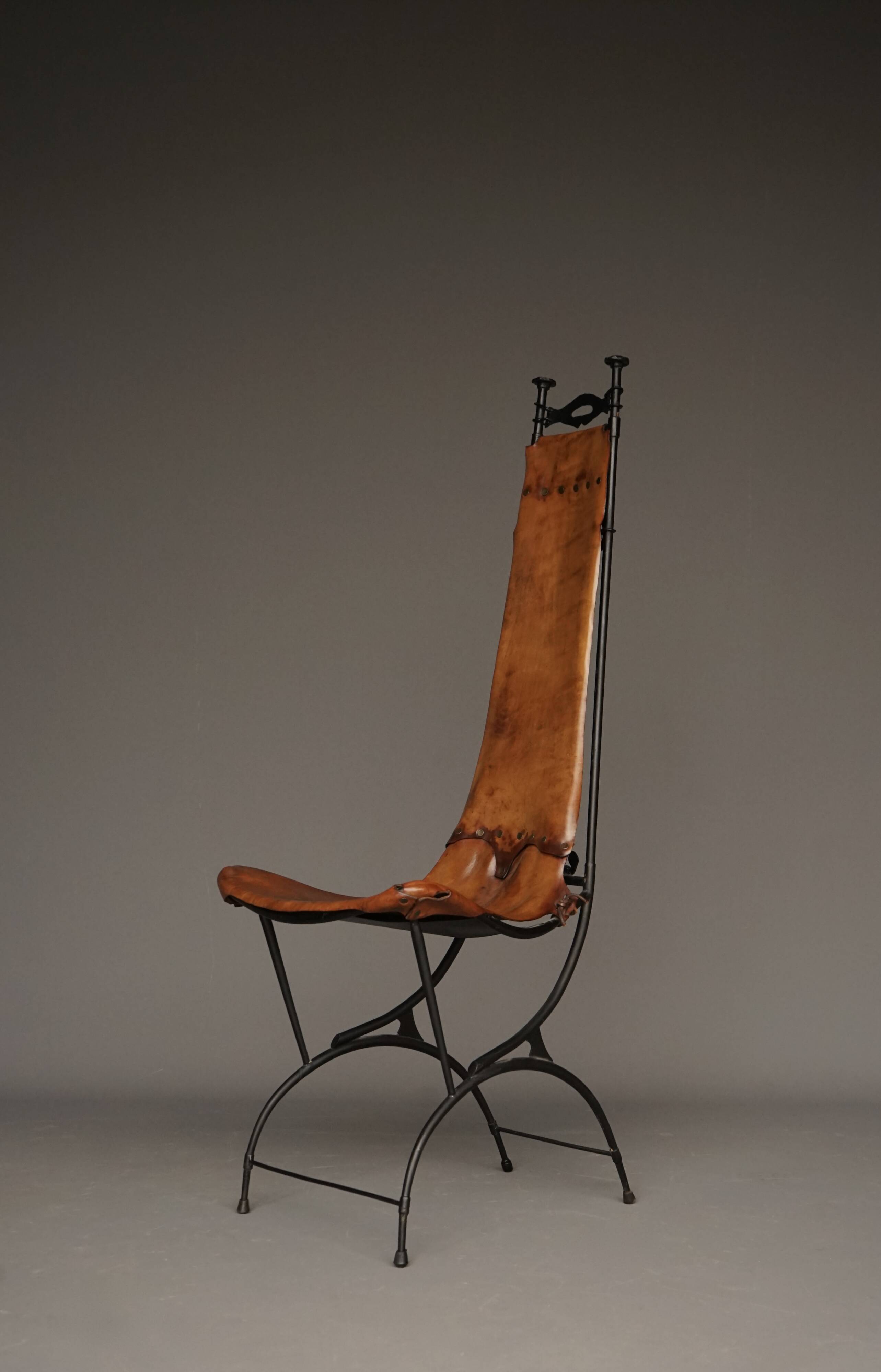 Chaise d'appoint en fer et cuir par Sido et François Thévenin, années 1980