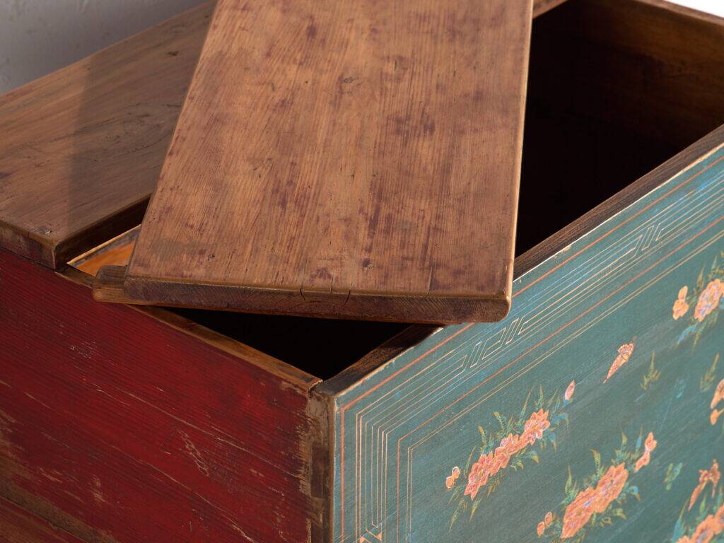 Antique Chinese chest in green lacquered elm – China, circa 1900