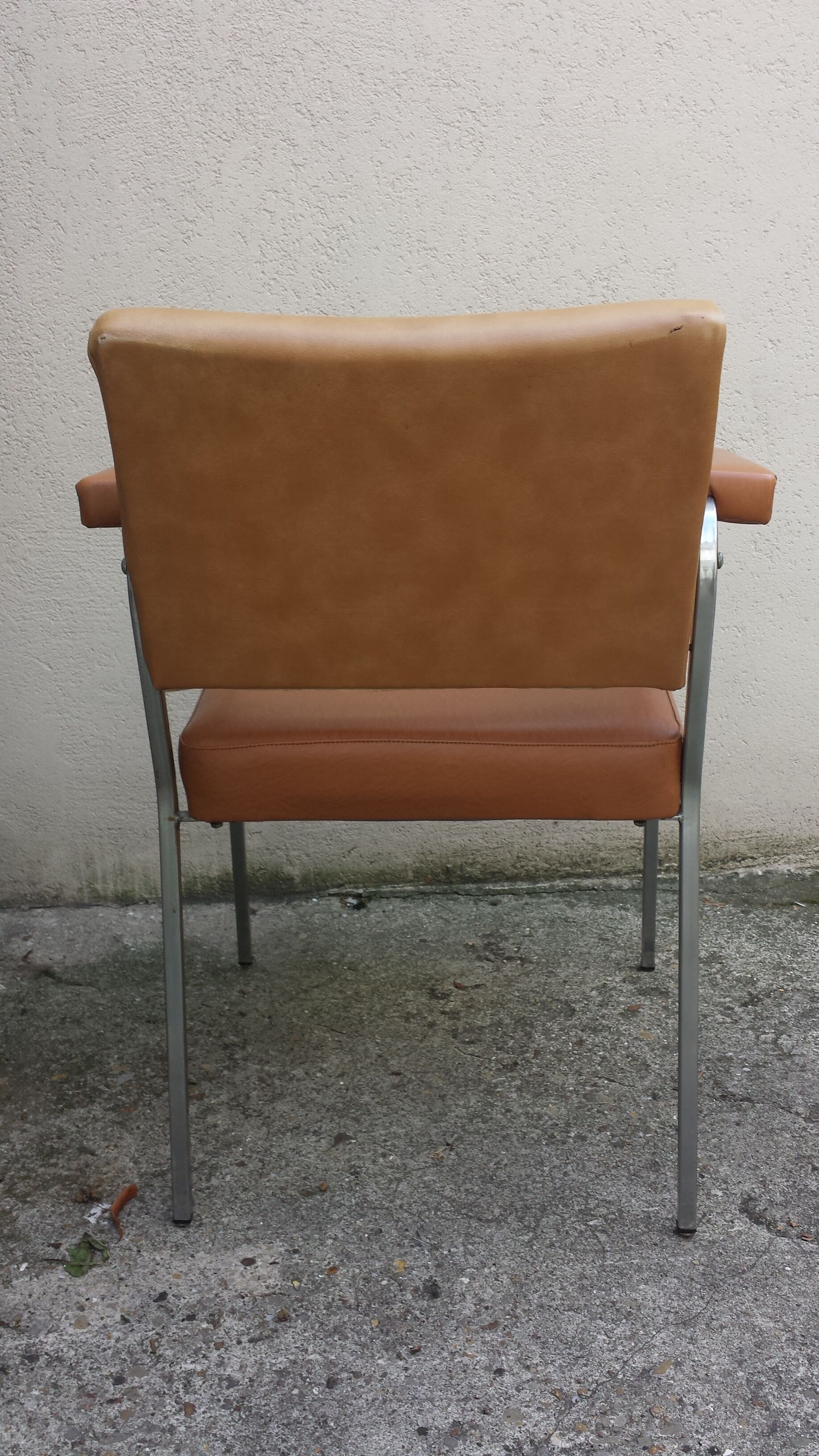 Armchair in skai